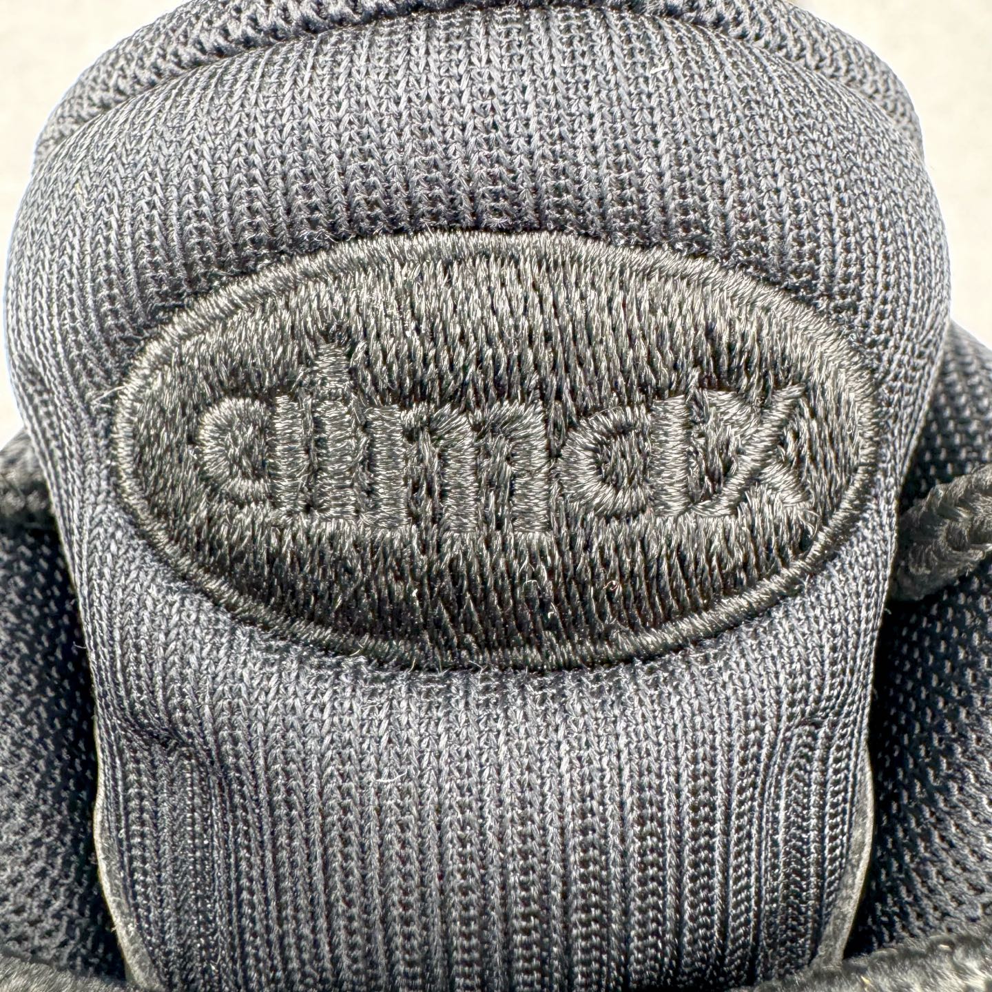 图片[16]-＃GX纯原 CDG x NK Air Max 95 联名复古减震防滑低帮气垫跑步鞋 纯黑 CU8406-001 鞋款设计灵感源于人体构造 中底设计基于人体的脊柱构造 是整体设计的核心 尼龙孔眼代表了肋骨 而分层式面板和网眼象征着肌肉纤维和肉体组织 Air Max 95采用了两个独立的吹塑成型的Air-Sole单元 并首次在前掌使用可视化气垫设计 Swoosh logo夜当作一个 点符号放在了鞋子的后帮位置 20年的发展让 AIR MAX 95有了不同的故事 20年后再度面向世人的时候 焕然一新的面貌 让人有了另外一种清新脱俗的感觉 尺码：40 40.5 41 42 42.5 43 44 44.5 45 45.5 46 47.5 48.5-选品中心