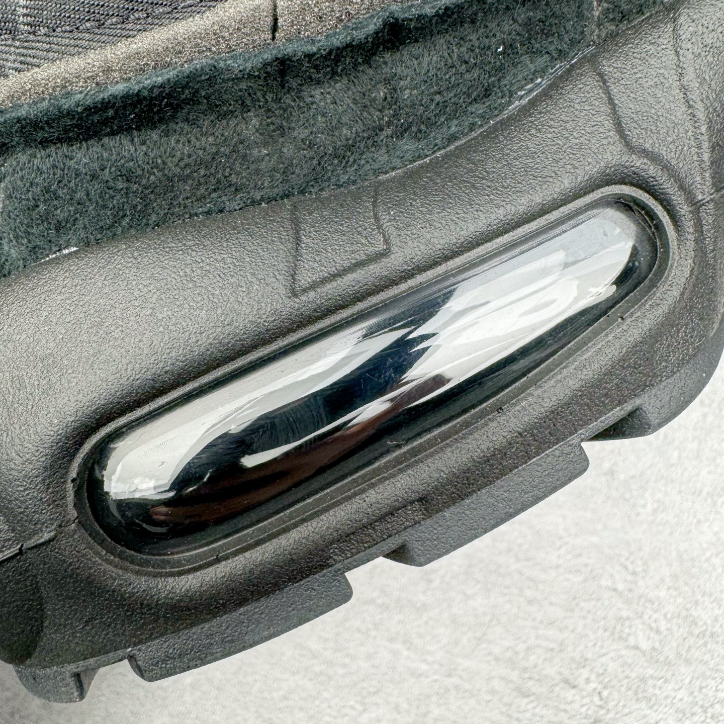 图片[19]-＃GX纯原 CDG x NK Air Max 95 联名复古减震防滑低帮气垫跑步鞋 纯黑 CU8406-001 鞋款设计灵感源于人体构造 中底设计基于人体的脊柱构造 是整体设计的核心 尼龙孔眼代表了肋骨 而分层式面板和网眼象征着肌肉纤维和肉体组织 Air Max 95采用了两个独立的吹塑成型的Air-Sole单元 并首次在前掌使用可视化气垫设计 Swoosh logo夜当作一个 点符号放在了鞋子的后帮位置 20年的发展让 AIR MAX 95有了不同的故事 20年后再度面向世人的时候 焕然一新的面貌 让人有了另外一种清新脱俗的感觉 尺码：40 40.5 41 42 42.5 43 44 44.5 45 45.5 46 47.5 48.5-选品中心