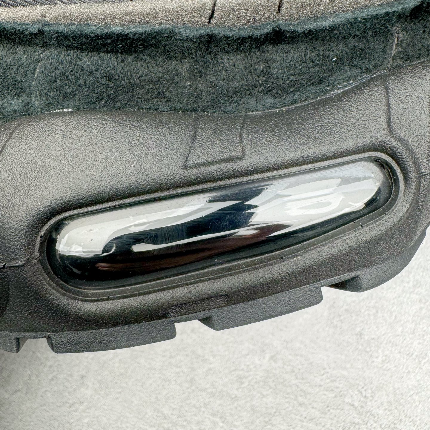 图片[18]-＃GX纯原 CDG x NK Air Max 95 联名复古减震防滑低帮气垫跑步鞋 纯黑 CU8406-001 鞋款设计灵感源于人体构造 中底设计基于人体的脊柱构造 是整体设计的核心 尼龙孔眼代表了肋骨 而分层式面板和网眼象征着肌肉纤维和肉体组织 Air Max 95采用了两个独立的吹塑成型的Air-Sole单元 并首次在前掌使用可视化气垫设计 Swoosh logo夜当作一个 点符号放在了鞋子的后帮位置 20年的发展让 AIR MAX 95有了不同的故事 20年后再度面向世人的时候 焕然一新的面貌 让人有了另外一种清新脱俗的感觉 尺码：40 40.5 41 42 42.5 43 44 44.5 45 45.5 46 47.5 48.5-选品中心