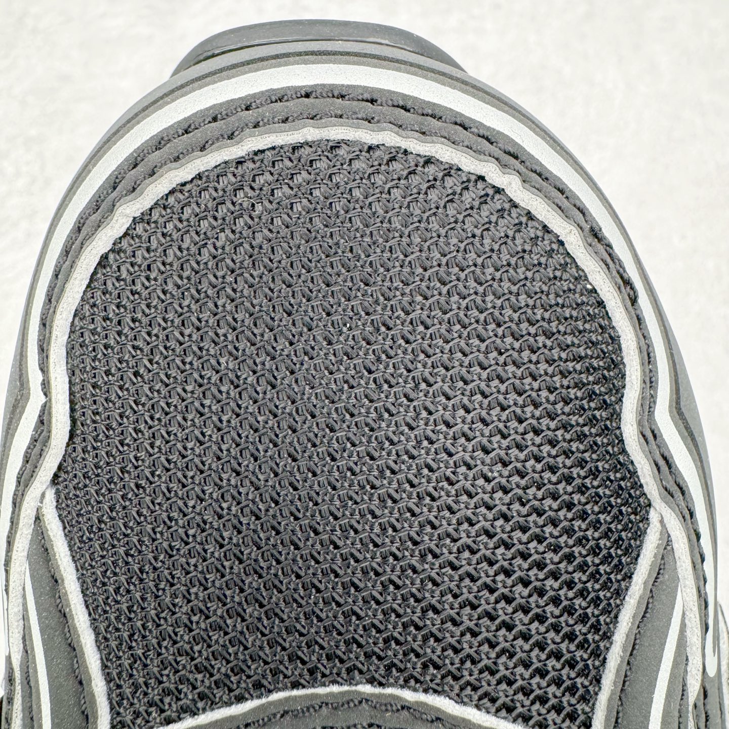 图片[16]-＃ZC总裁 Dior B30 迪奥网眼织物低帮运动休闲鞋 原版开模 海淘专供品质同渠道货源 全套专柜原装配件 该款系列采用黑网色眼织物白和色科技料面精心制 作饰以反光“CD30”图形标志 外格轻盈的刻雕效果橡胶鞋搭底配标志性点的缀提升格调 内弹部力细节塑造想理的舒适穿着体验可与各休式闲造型配搭 彰显尚时现代的运风动范 正常尺码：39 40 41 42 43 44 45-选品中心