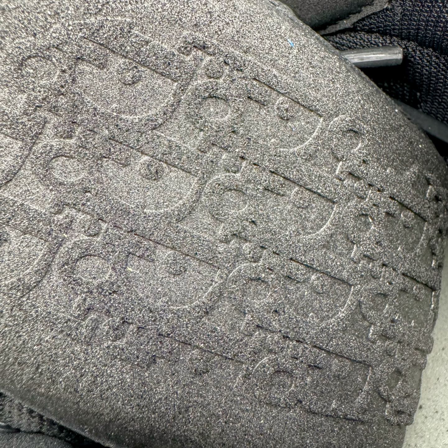 图片[10]-＃ZC总裁 Dior B30 迪奥网眼织物低帮运动休闲鞋 原版开模 海淘专供品质同渠道货源 全套专柜原装配件 该款系列采用黑网色眼织物白和色科技料面精心制 作饰以反光“CD30”图形标志 外格轻盈的刻雕效果橡胶鞋搭底配标志性点的缀提升格调 内弹部力细节塑造想理的舒适穿着体验可与各休式闲造型配搭 彰显尚时现代的运风动范 正常尺码：39 40 41 42 43 44 45-选品中心