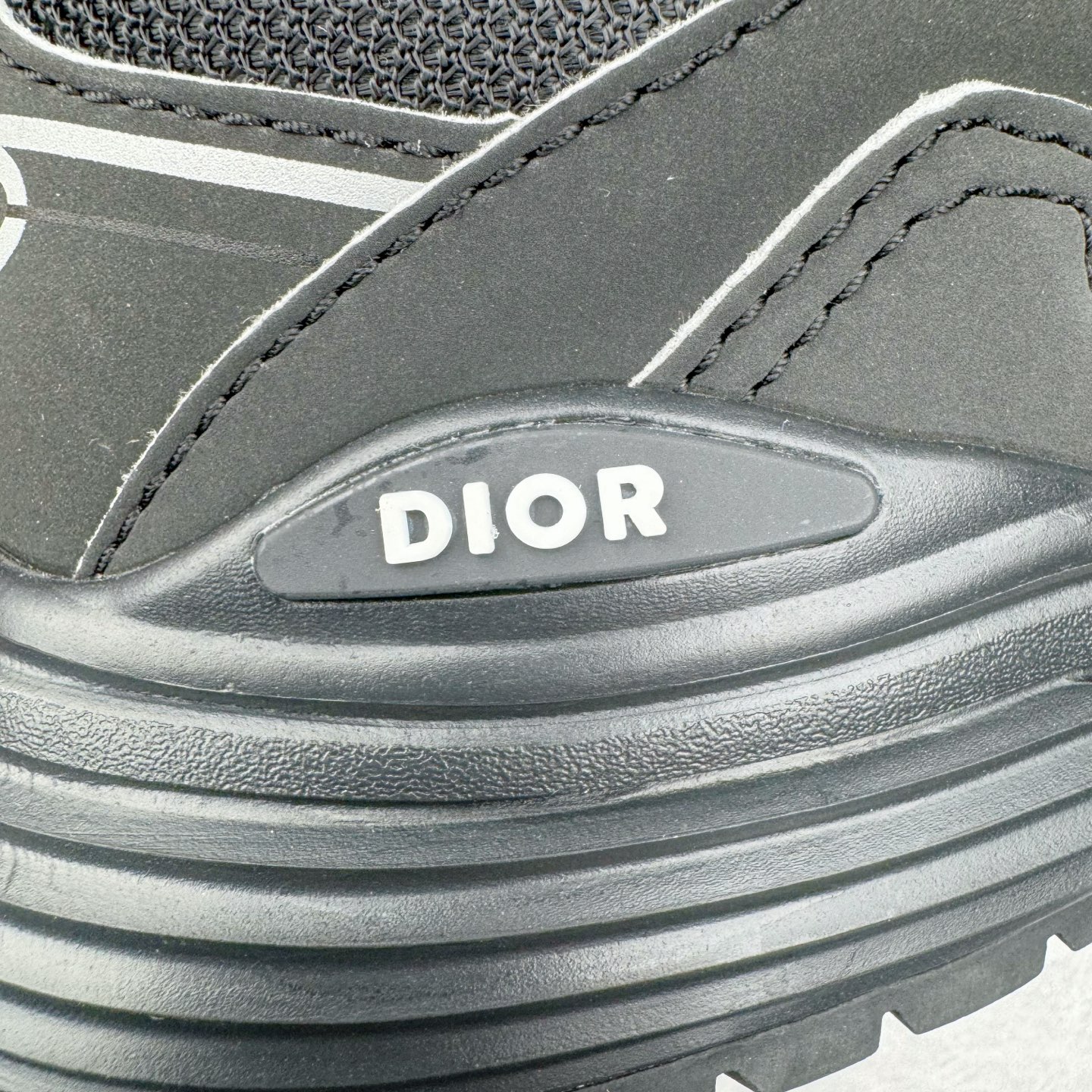 图片[18]-＃ZC总裁 Dior B30 迪奥网眼织物低帮运动休闲鞋 原版开模 海淘专供品质同渠道货源 全套专柜原装配件 该款系列采用黑网色眼织物白和色科技料面精心制 作饰以反光“CD30”图形标志 外格轻盈的刻雕效果橡胶鞋搭底配标志性点的缀提升格调 内弹部力细节塑造想理的舒适穿着体验可与各休式闲造型配搭 彰显尚时现代的运风动范 正常尺码：39 40 41 42 43 44 45-选品中心