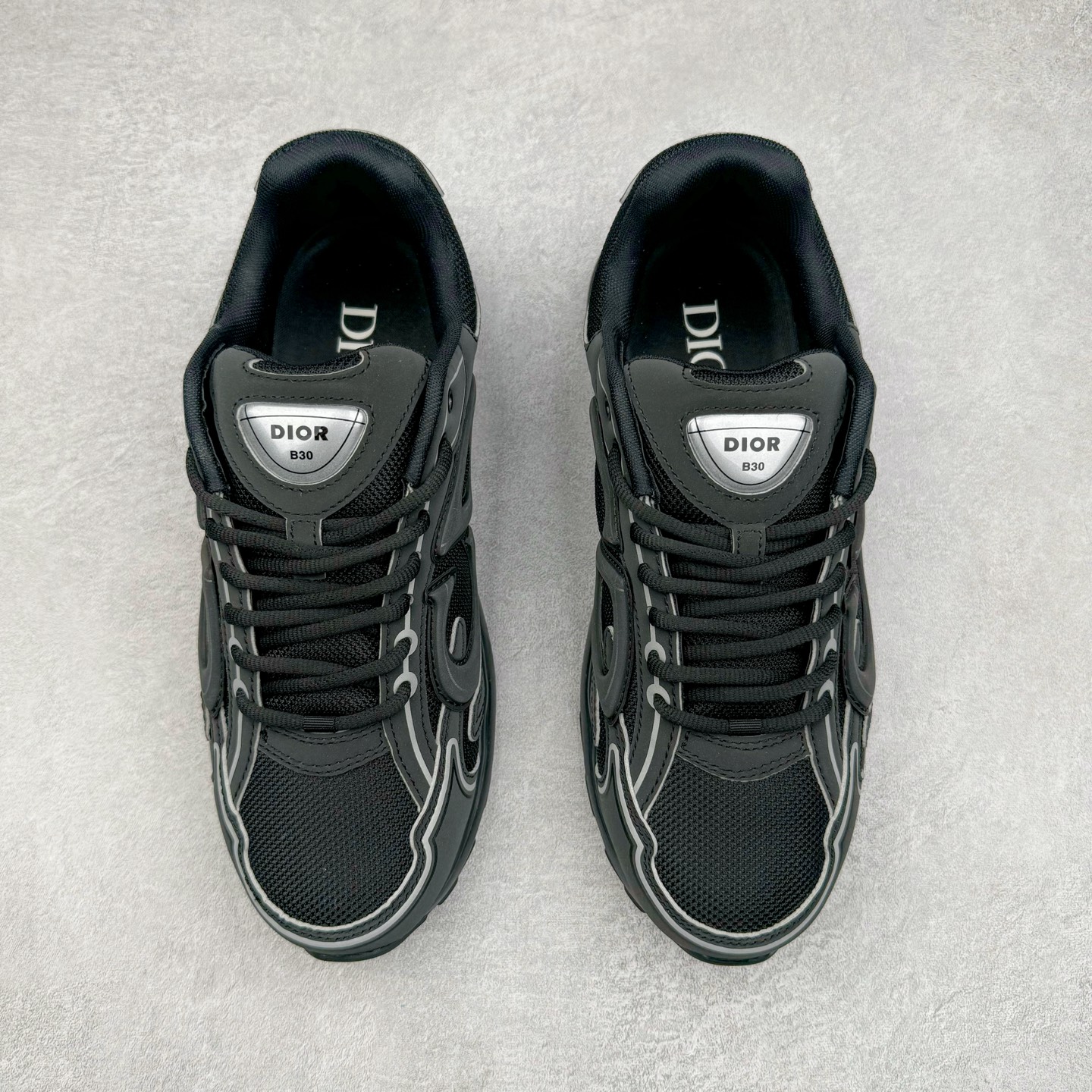 图片[2]-＃ZC总裁 Dior B30 迪奥网眼织物低帮运动休闲鞋 原版开模 海淘专供品质同渠道货源 全套专柜原装配件 该款系列采用黑网色眼织物白和色科技料面精心制 作饰以反光“CD30”图形标志 外格轻盈的刻雕效果橡胶鞋搭底配标志性点的缀提升格调 内弹部力细节塑造想理的舒适穿着体验可与各休式闲造型配搭 彰显尚时现代的运风动范 正常尺码：39 40 41 42 43 44 45-选品中心