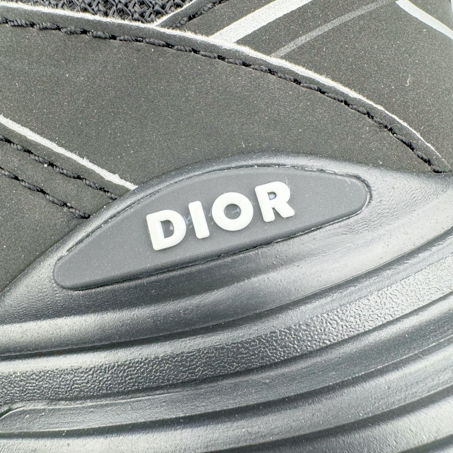 图片[15]-＃ZC总裁 Dior B30 迪奥网眼织物低帮运动休闲鞋 原版开模 海淘专供品质同渠道货源 全套专柜原装配件 该款系列采用黑网色眼织物白和色科技料面精心制 作饰以反光“CD30”图形标志 外格轻盈的刻雕效果橡胶鞋搭底配标志性点的缀提升格调 内弹部力细节塑造想理的舒适穿着体验可与各休式闲造型配搭 彰显尚时现代的运风动范 正常尺码：39 40 41 42 43 44 45-选品中心