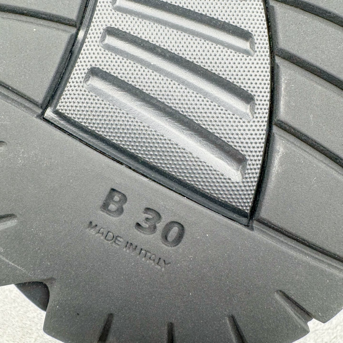 图片[21]-＃ZC总裁 Dior B30 迪奥网眼织物低帮运动休闲鞋 原版开模 海淘专供品质同渠道货源 全套专柜原装配件 该款系列采用黑网色眼织物白和色科技料面精心制 作饰以反光“CD30”图形标志 外格轻盈的刻雕效果橡胶鞋搭底配标志性点的缀提升格调 内弹部力细节塑造想理的舒适穿着体验可与各休式闲造型配搭 彰显尚时现代的运风动范 正常尺码：39 40 41 42 43 44 45-选品中心