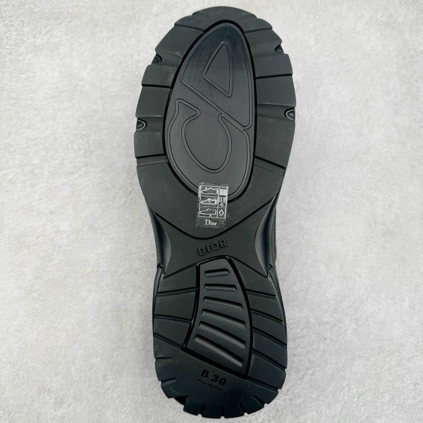 图片[9]-＃ZC总裁 Dior B30 迪奥网眼织物低帮运动休闲鞋 原版开模 海淘专供品质同渠道货源 全套专柜原装配件 该款系列采用黑网色眼织物白和色科技料面精心制 作饰以反光“CD30”图形标志 外格轻盈的刻雕效果橡胶鞋搭底配标志性点的缀提升格调 内弹部力细节塑造想理的舒适穿着体验可与各休式闲造型配搭 彰显尚时现代的运风动范 正常尺码：39 40 41 42 43 44 45-选品中心