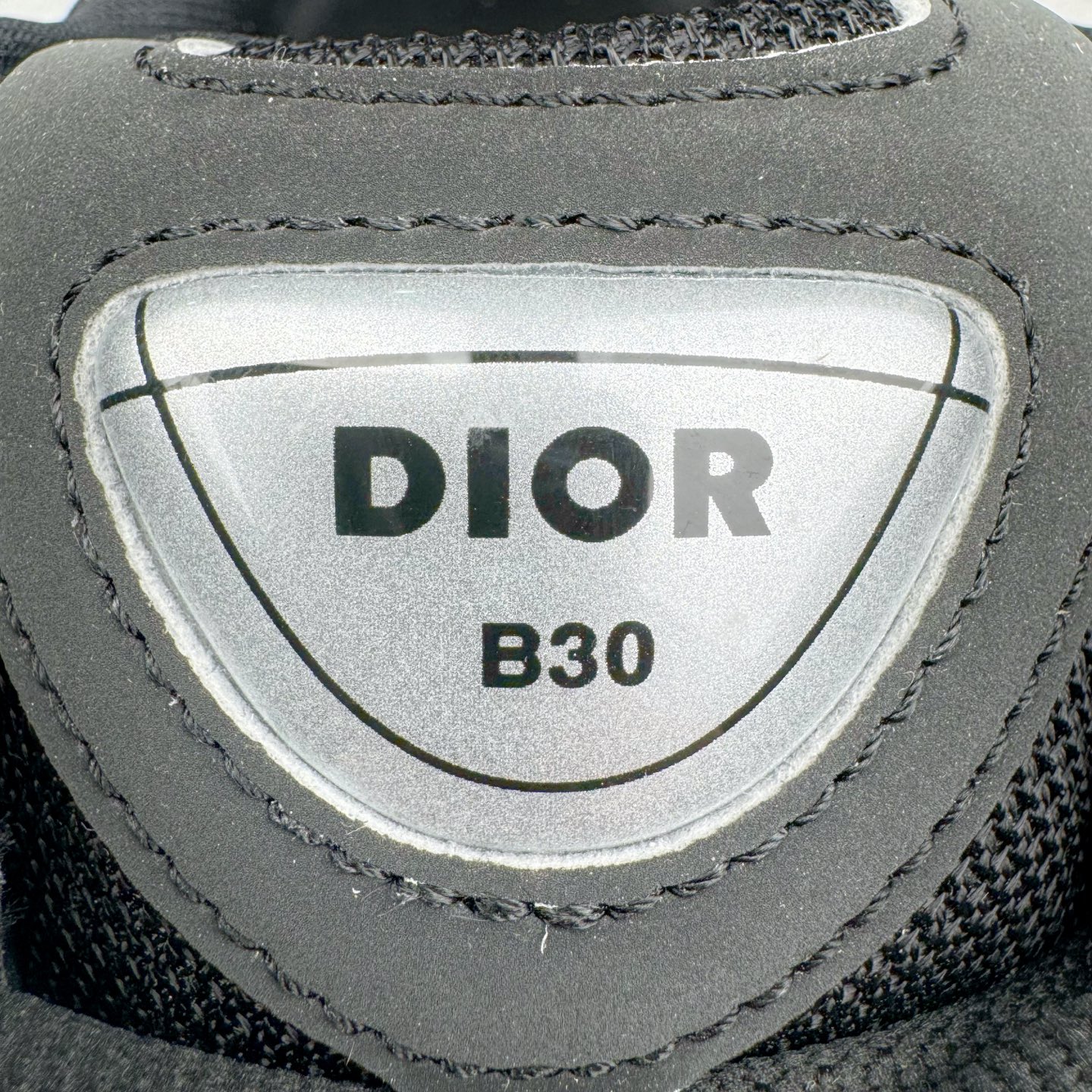 图片[14]-＃ZC总裁 Dior B30 迪奥网眼织物低帮运动休闲鞋 原版开模 海淘专供品质同渠道货源 全套专柜原装配件 该款系列采用黑网色眼织物白和色科技料面精心制 作饰以反光“CD30”图形标志 外格轻盈的刻雕效果橡胶鞋搭底配标志性点的缀提升格调 内弹部力细节塑造想理的舒适穿着体验可与各休式闲造型配搭 彰显尚时现代的运风动范 正常尺码：39 40 41 42 43 44 45-选品中心