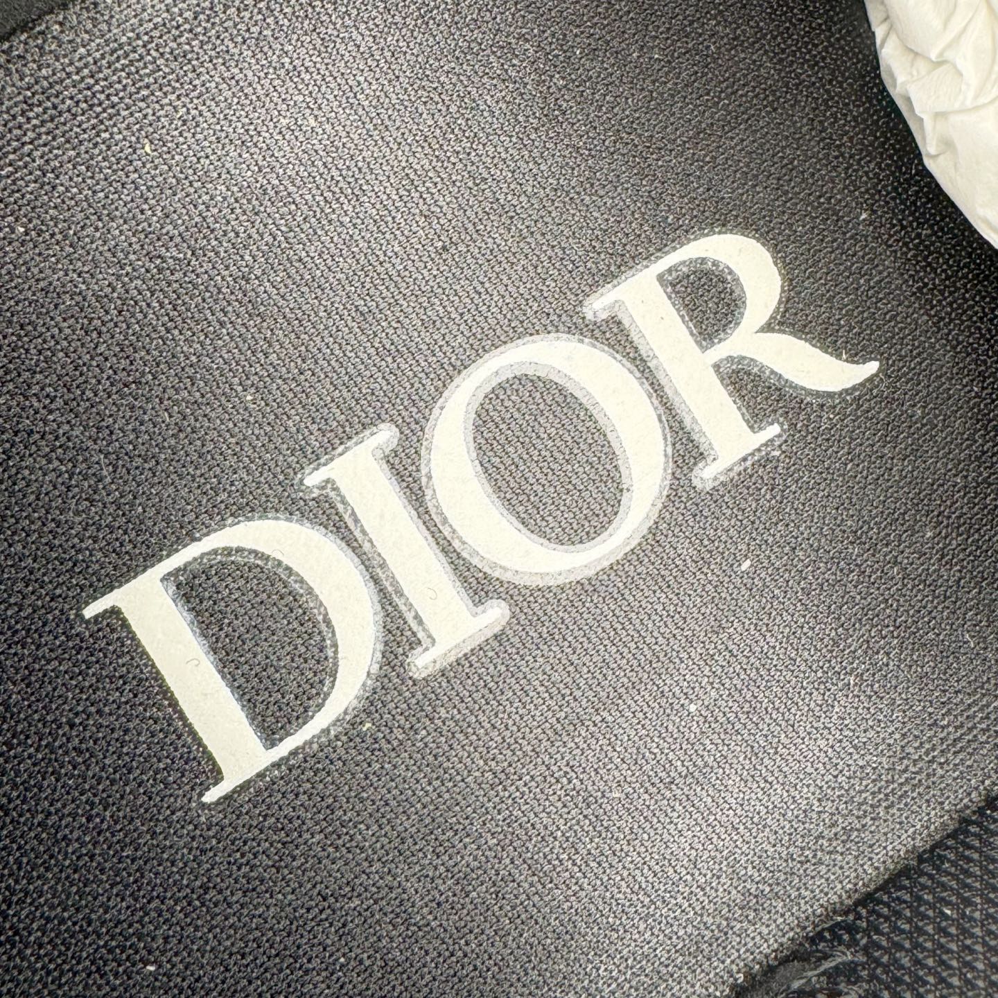 图片[12]-＃ZC总裁 Dior B30 迪奥网眼织物低帮运动休闲鞋 原版开模 海淘专供品质同渠道货源 全套专柜原装配件 该款系列采用黑网色眼织物白和色科技料面精心制 作饰以反光“CD30”图形标志 外格轻盈的刻雕效果橡胶鞋搭底配标志性点的缀提升格调 内弹部力细节塑造想理的舒适穿着体验可与各休式闲造型配搭 彰显尚时现代的运风动范 正常尺码：39 40 41 42 43 44 45-选品中心