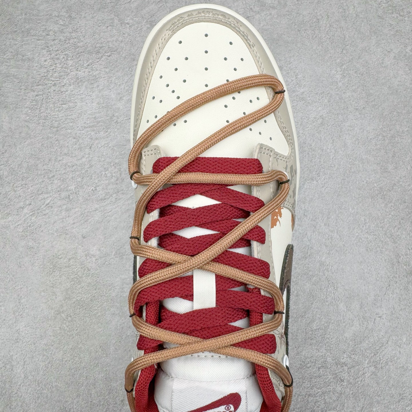 图片[4]-＃YC纯原 NK Dunk Low 荒芜尽头 FB7160-161 定制系列天花板 无原鞋不开发 全系列得物原鞋一比一校对开发 配色持续更新中 终端对接 优势输出 全套原厂楦头原纸板数据档案倾力打造 原汁原味莞产 极致还原 圈内最强针车工艺 高端零售指定版 广东原厂配套原盒原标 鞋盒分三个尺码段 原厂冲刀 超高清洁度 全鞋零毛边皮料切割 采用原厂百宏鞋带以及原厂百宏织唛舌标 内标可供原厂几率过验 进口原装条纹中底布 四线拉帮白色点胶 原厂拉帮手法遵循公司 原厂电绣 极致还原 尺码：36 36.5 37.5 38 38.5 39 40 40.5 41 42 42.5 43 44 44.5 45 46-选品中心