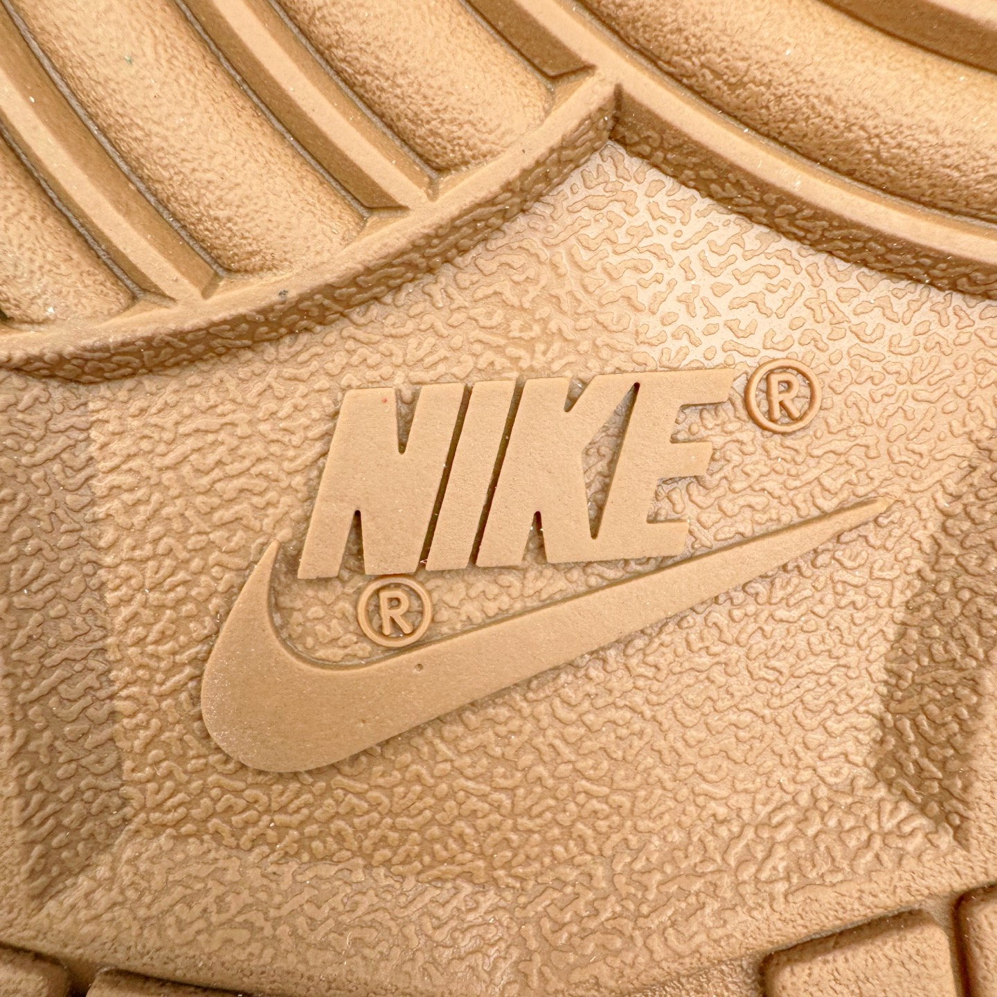 图片[20]-＃YC纯原 NK Dunk Low 荒芜尽头 FB7160-161 定制系列天花板 无原鞋不开发 全系列得物原鞋一比一校对开发 配色持续更新中 终端对接 优势输出 全套原厂楦头原纸板数据档案倾力打造 原汁原味莞产 极致还原 圈内最强针车工艺 高端零售指定版 广东原厂配套原盒原标 鞋盒分三个尺码段 原厂冲刀 超高清洁度 全鞋零毛边皮料切割 采用原厂百宏鞋带以及原厂百宏织唛舌标 内标可供原厂几率过验 进口原装条纹中底布 四线拉帮白色点胶 原厂拉帮手法遵循公司 原厂电绣 极致还原 尺码：36 36.5 37.5 38 38.5 39 40 40.5 41 42 42.5 43 44 44.5 45 46-选品中心