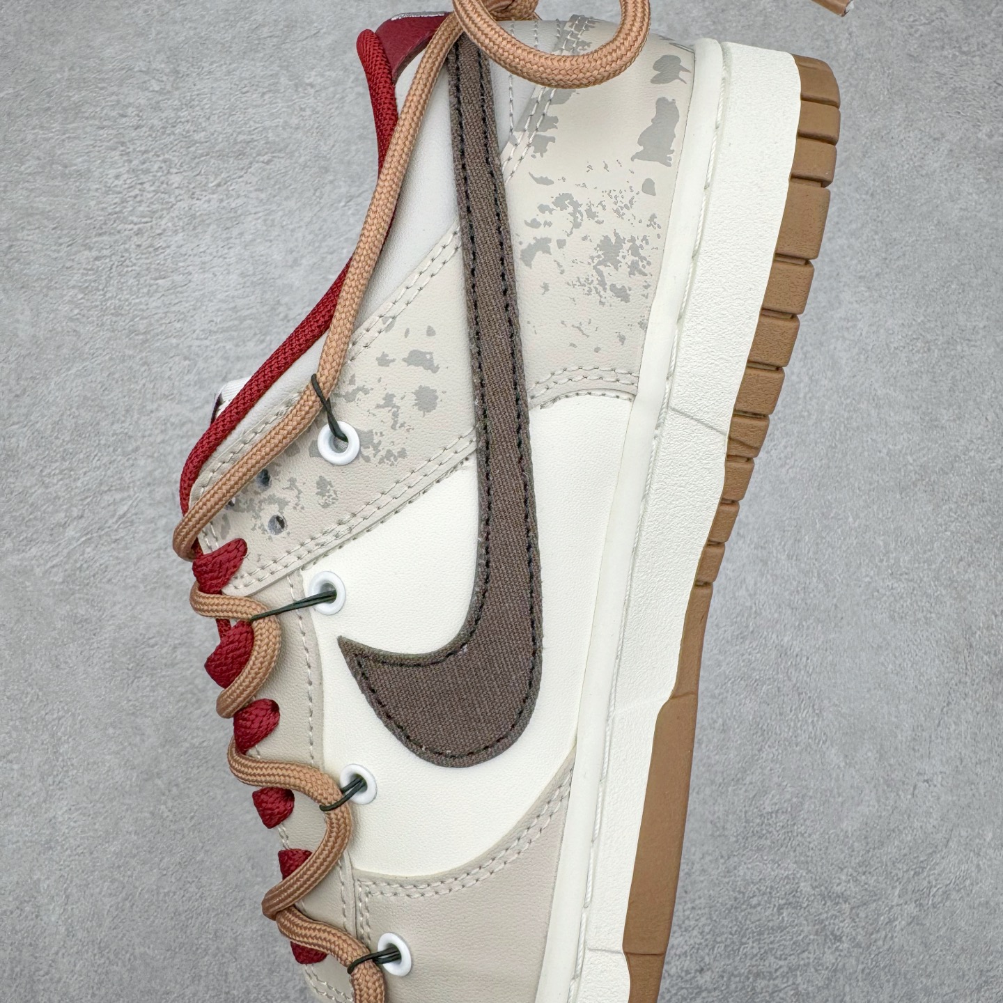 图片[7]-＃YC纯原 NK Dunk Low 荒芜尽头 FB7160-161 定制系列天花板 无原鞋不开发 全系列得物原鞋一比一校对开发 配色持续更新中 终端对接 优势输出 全套原厂楦头原纸板数据档案倾力打造 原汁原味莞产 极致还原 圈内最强针车工艺 高端零售指定版 广东原厂配套原盒原标 鞋盒分三个尺码段 原厂冲刀 超高清洁度 全鞋零毛边皮料切割 采用原厂百宏鞋带以及原厂百宏织唛舌标 内标可供原厂几率过验 进口原装条纹中底布 四线拉帮白色点胶 原厂拉帮手法遵循公司 原厂电绣 极致还原 尺码：36 36.5 37.5 38 38.5 39 40 40.5 41 42 42.5 43 44 44.5 45 46-选品中心