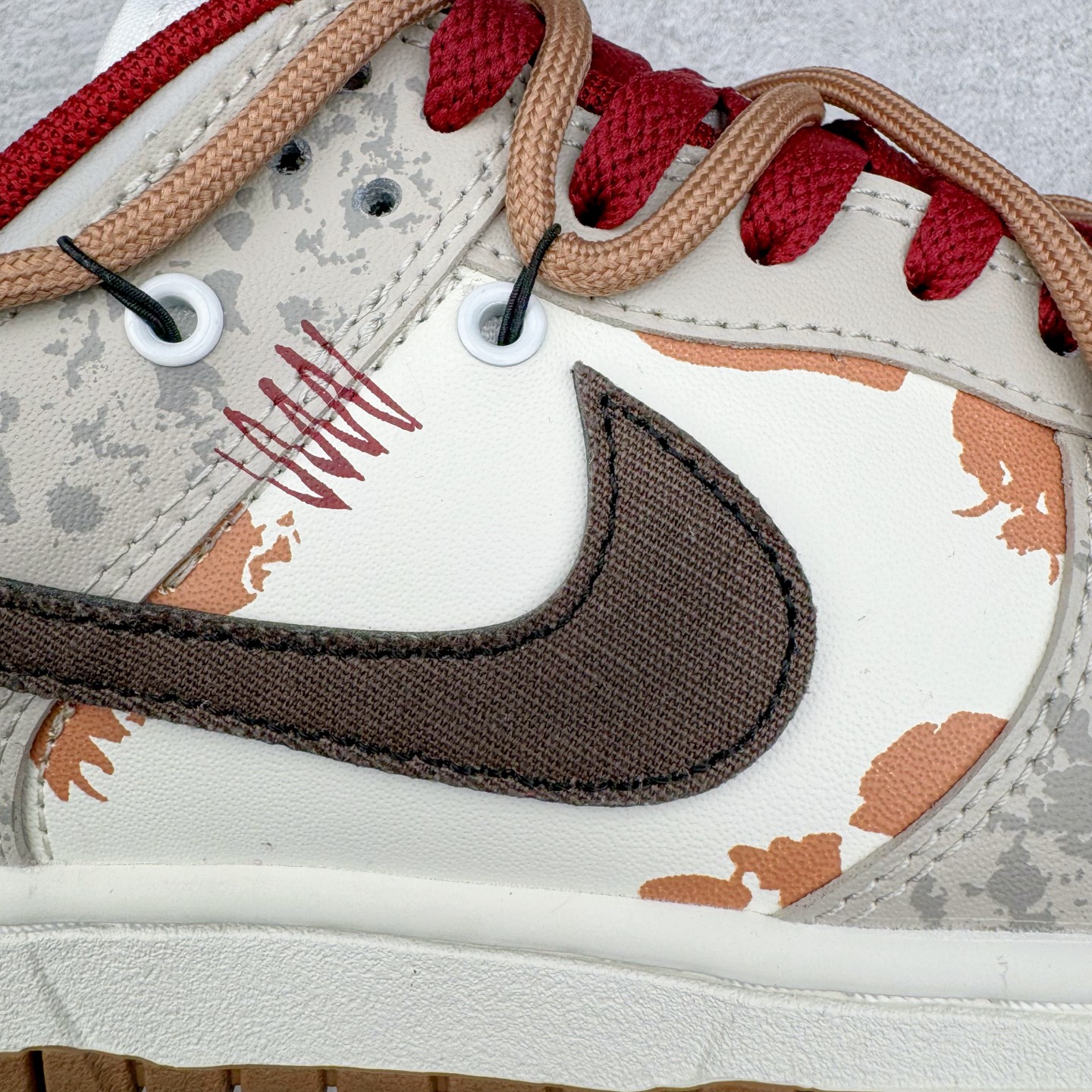 图片[18]-＃YC纯原 NK Dunk Low 荒芜尽头 FB7160-161 定制系列天花板 无原鞋不开发 全系列得物原鞋一比一校对开发 配色持续更新中 终端对接 优势输出 全套原厂楦头原纸板数据档案倾力打造 原汁原味莞产 极致还原 圈内最强针车工艺 高端零售指定版 广东原厂配套原盒原标 鞋盒分三个尺码段 原厂冲刀 超高清洁度 全鞋零毛边皮料切割 采用原厂百宏鞋带以及原厂百宏织唛舌标 内标可供原厂几率过验 进口原装条纹中底布 四线拉帮白色点胶 原厂拉帮手法遵循公司 原厂电绣 极致还原 尺码：36 36.5 37.5 38 38.5 39 40 40.5 41 42 42.5 43 44 44.5 45 46-选品中心