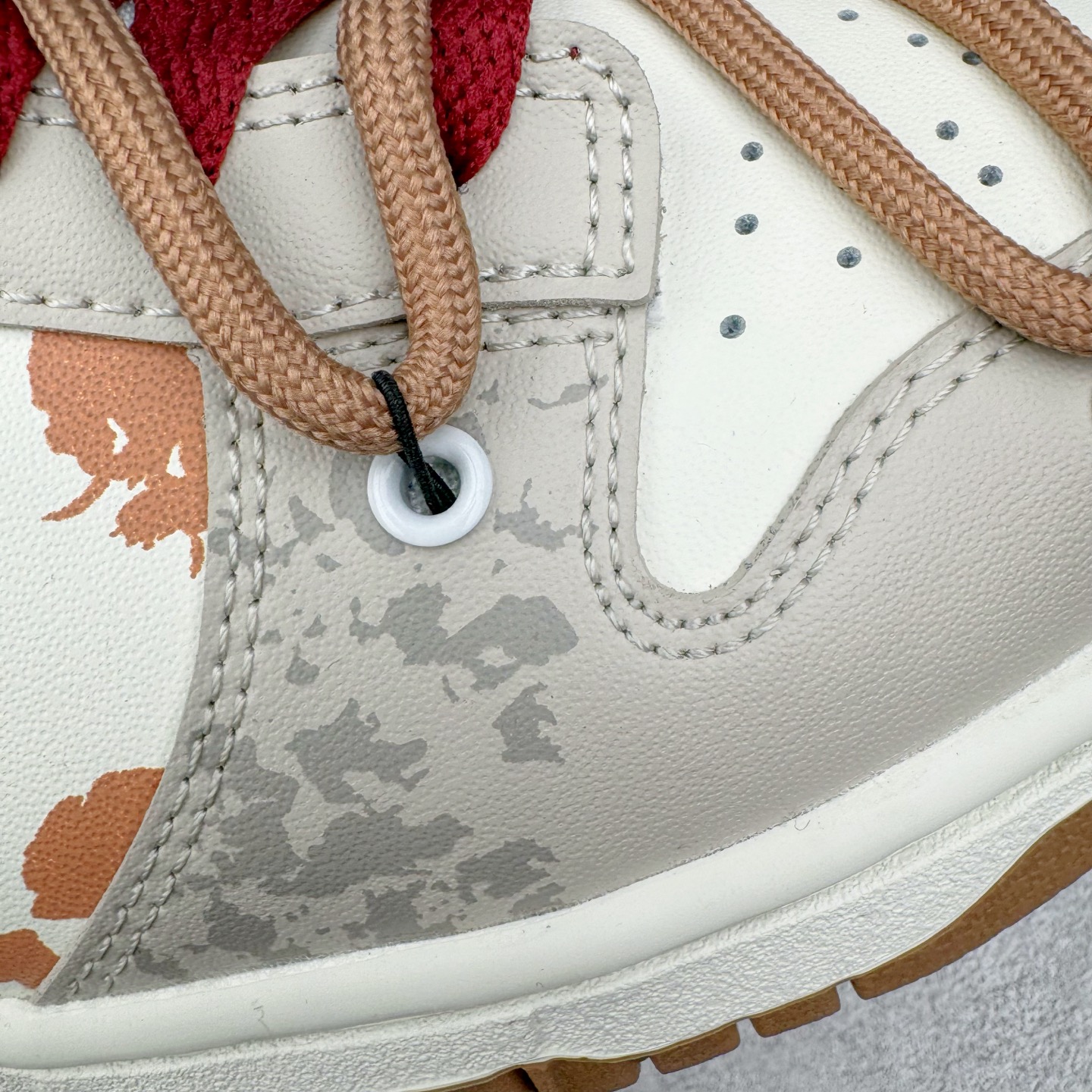 图片[19]-＃YC纯原 NK Dunk Low 荒芜尽头 FB7160-161 定制系列天花板 无原鞋不开发 全系列得物原鞋一比一校对开发 配色持续更新中 终端对接 优势输出 全套原厂楦头原纸板数据档案倾力打造 原汁原味莞产 极致还原 圈内最强针车工艺 高端零售指定版 广东原厂配套原盒原标 鞋盒分三个尺码段 原厂冲刀 超高清洁度 全鞋零毛边皮料切割 采用原厂百宏鞋带以及原厂百宏织唛舌标 内标可供原厂几率过验 进口原装条纹中底布 四线拉帮白色点胶 原厂拉帮手法遵循公司 原厂电绣 极致还原 尺码：36 36.5 37.5 38 38.5 39 40 40.5 41 42 42.5 43 44 44.5 45 46-选品中心