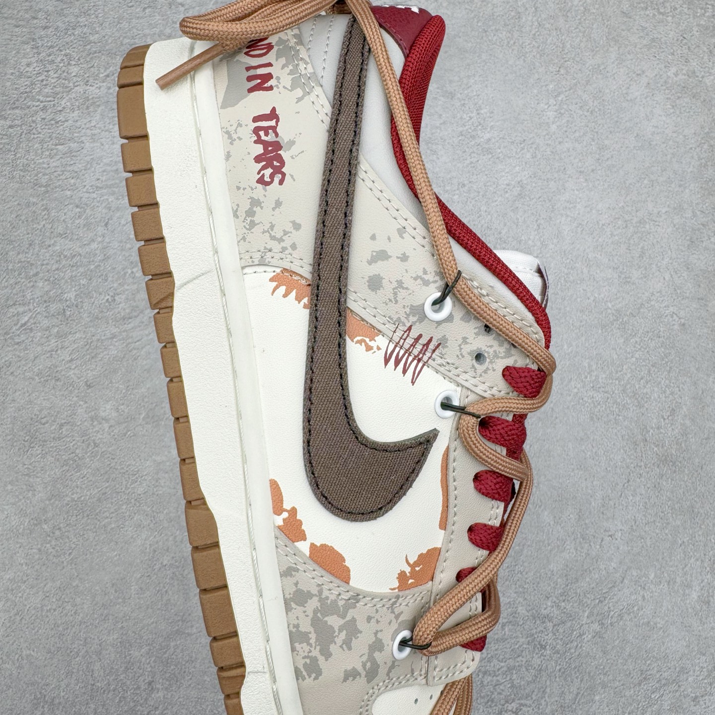 图片[6]-＃YC纯原 NK Dunk Low 荒芜尽头 FB7160-161 定制系列天花板 无原鞋不开发 全系列得物原鞋一比一校对开发 配色持续更新中 终端对接 优势输出 全套原厂楦头原纸板数据档案倾力打造 原汁原味莞产 极致还原 圈内最强针车工艺 高端零售指定版 广东原厂配套原盒原标 鞋盒分三个尺码段 原厂冲刀 超高清洁度 全鞋零毛边皮料切割 采用原厂百宏鞋带以及原厂百宏织唛舌标 内标可供原厂几率过验 进口原装条纹中底布 四线拉帮白色点胶 原厂拉帮手法遵循公司 原厂电绣 极致还原 尺码：36 36.5 37.5 38 38.5 39 40 40.5 41 42 42.5 43 44 44.5 45 46-选品中心
