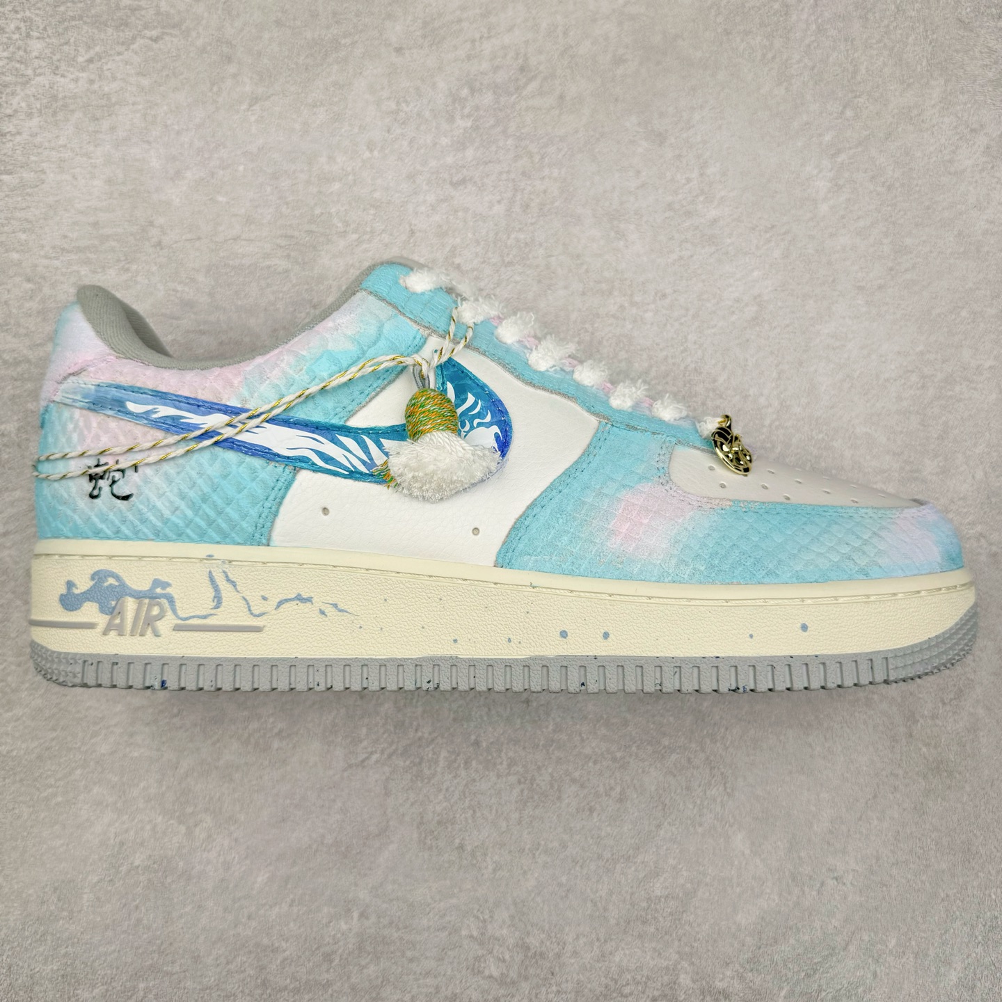 NK Air Force 1´07 Low 空军一号低帮百搭休闲运动板鞋 DX2678-222 柔软、弹性十足的缓震性能和出色的中底设计 横跨复古与现代的外型结合 造就出风靡全球 三十多年的Force 1 直到今天还深受青睐 尺码:36 36.5 37.5 38 38.5 39 40 40.5 41 42 42.5 43 44 44.5 45-选品中心