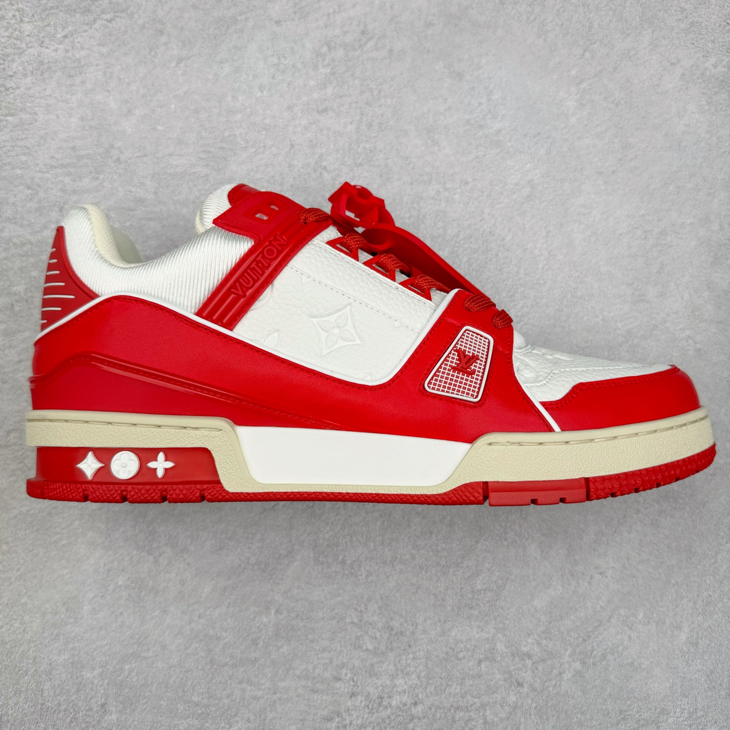 图片[11]-＃K1 Louis Vuitton Trainer lv时装走秀运动鞋 完美鞋型超高的清洁度 零毛边线头瑕疵 全套原楦原纸版原鞋开模 全网最具灵魂的版型 正确原装黄色鞋盒 正确中底印花 鞋面印花3D高频深度立体 全鞋电脑针车 紧密相连 针距密度一致 环保乳胶注塑鞋垫 厚度脚感还原原版 皮面裁剪部位 统一油边封口工艺 原装橡胶大底含胶量大底组合零偏差 专柜全套包装 防尘袋 说明书 质保卡 男女鞋 尺码：35 36 37 38 39 40 41 42 43 44 45-选品中心