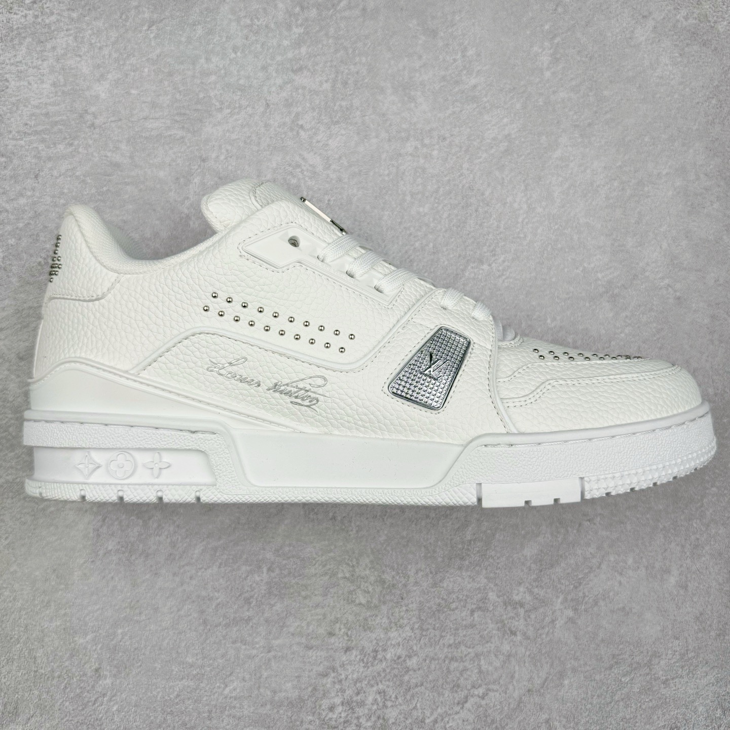 图片[4]-＃K1 Louis Vuitton Trainer lv时装走秀运动鞋 完美鞋型超高的清洁度 零毛边线头瑕疵 全套原楦原纸版原鞋开模 全网最具灵魂的版型 正确原装黄色鞋盒 正确中底印花 鞋面印花3D高频深度立体 全鞋电脑针车 紧密相连 针距密度一致 环保乳胶注塑鞋垫 厚度脚感还原原版 皮面裁剪部位 统一油边封口工艺 原装橡胶大底含胶量大底组合零偏差 专柜全套包装 防尘袋 说明书 质保卡 男女鞋 尺码：35 36 37 38 39 40 41 42 43 44 45-选品中心