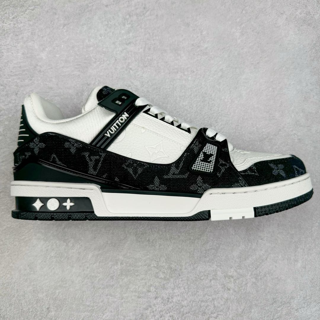 图片[8]-＃K1 Louis Vuitton Trainer lv时装走秀运动鞋 完美鞋型超高的清洁度 零毛边线头瑕疵 全套原楦原纸版原鞋开模 全网最具灵魂的版型 正确原装黄色鞋盒 正确中底印花 鞋面印花3D高频深度立体 全鞋电脑针车 紧密相连 针距密度一致 环保乳胶注塑鞋垫 厚度脚感还原原版 皮面裁剪部位 统一油边封口工艺 原装橡胶大底含胶量大底组合零偏差 专柜全套包装 防尘袋 说明书 质保卡 男女鞋 尺码：35 36 37 38 39 40 41 42 43 44 45-选品中心