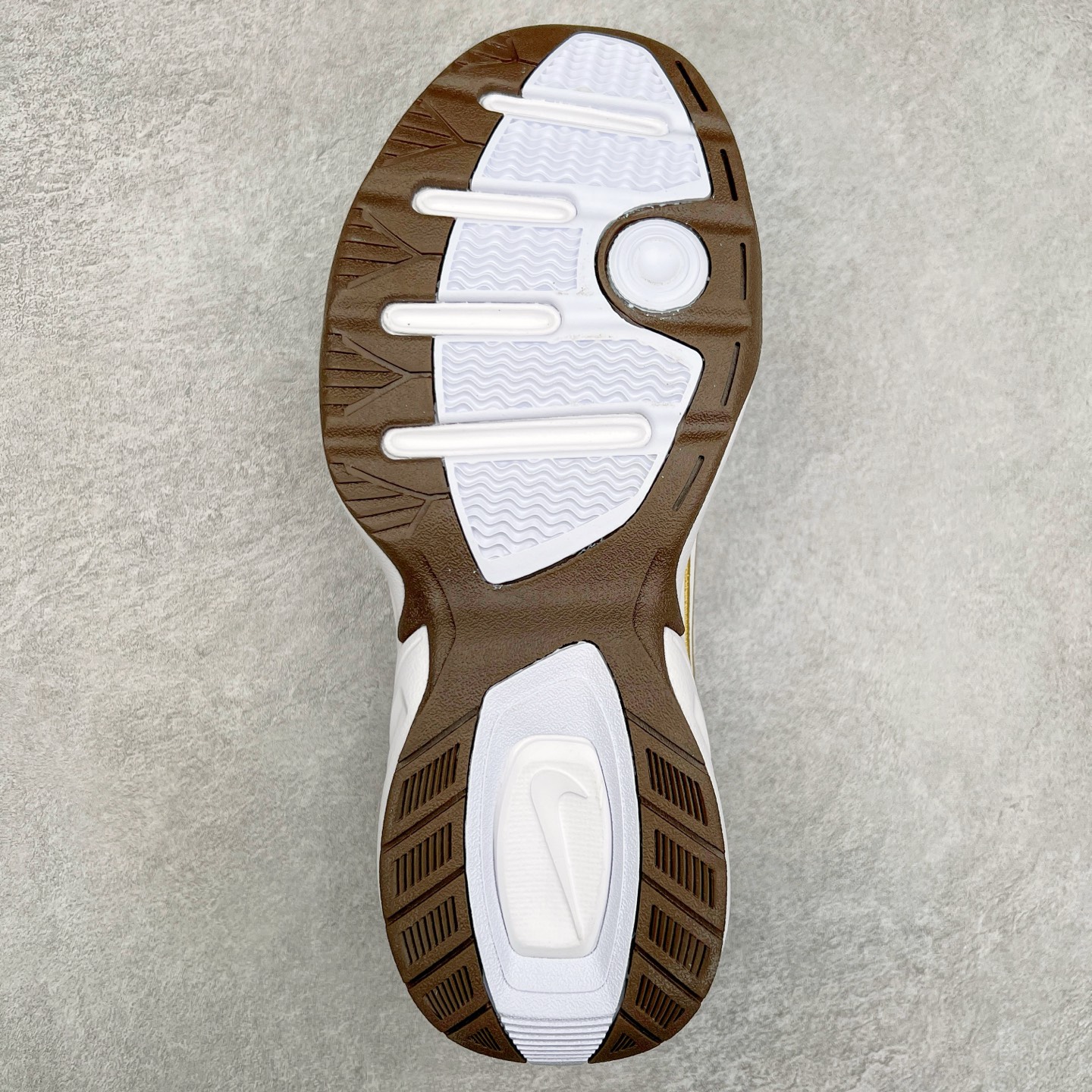 图片[9]-＃纯原 NK Air Monarch IV M2K Tekno 复古运动老爹鞋 正确原楦开发版型 内置Air气垫版本 细节完美还原 复古潮流优质皮革打造鞋面 夸张流线极符 风靡老爹元素 外形延续当下潮流得未来感老爹鞋 设计干净配色风格也带有浓郁的复古感受 极为独特 货号：IB4607-171 尺码：36 36.5 37.5 38 38.5 39 40 40.5 41 42 42.5 43 44 44.5 45-选品中心