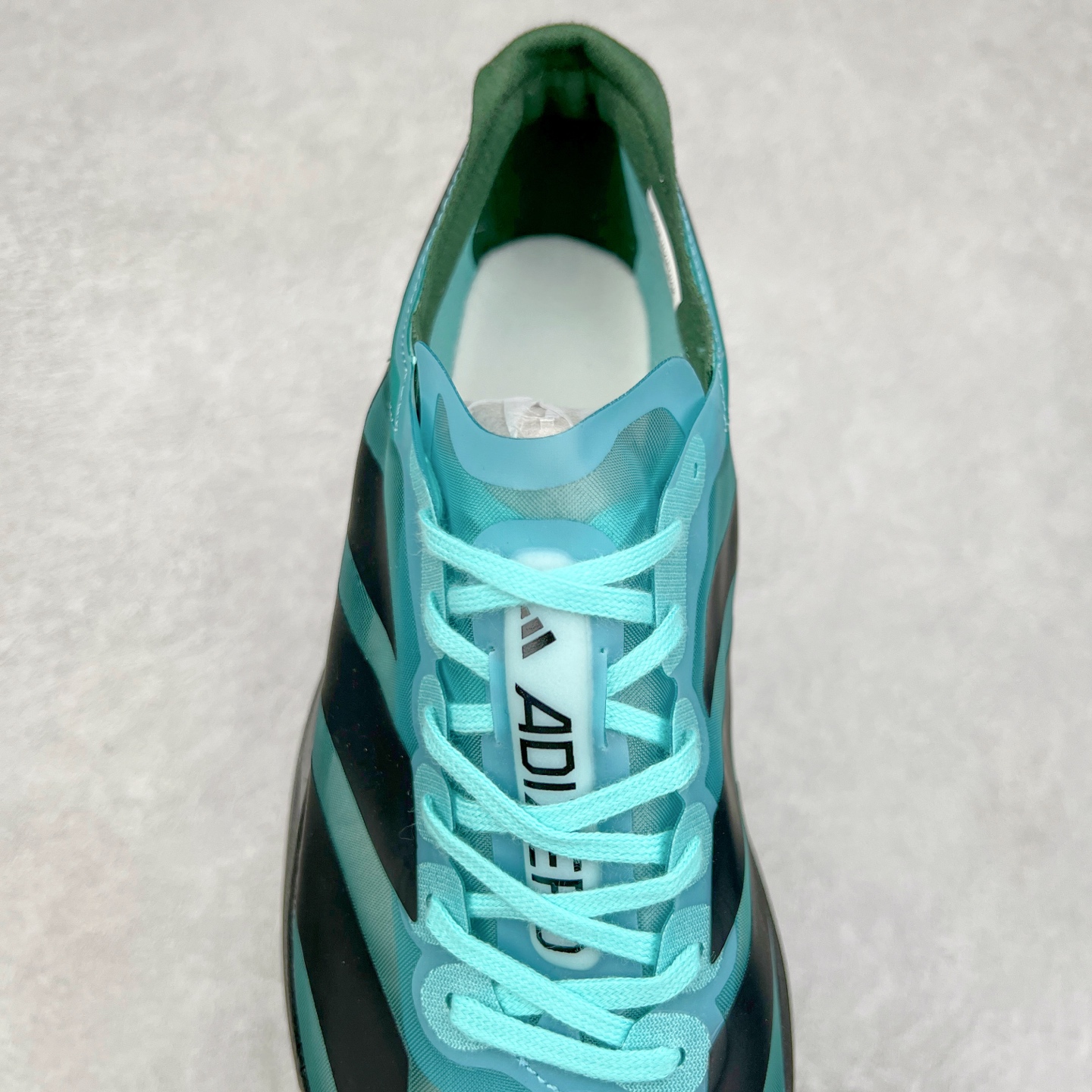 图片[5]-AD Adizero Eva SL M 零度进化版系列低帮轻便透气竞速休闲运动慢跑鞋 IH5588 相信大家对去年 adidas 横空出世的「顶级超跑」adiZero Adios Pro EVO 1 记忆犹新！不仅登顶阿迪史上最轻跑鞋宝座，更在接下来的全球马拉松赛事中，持续书写着惊人成绩，被网友戏称新一代「阿迪神鞋」全网刷屏！极简设计语言与强烈速度感和存在感的鞋侧三线，让人过目不忘，特别种草！其中定位于中长跑训练的 adidas Adizero Evo SL，整体外观造型与 adiZero Adios Pro EVO 1 非常相似。中底配置方面搭载全掌 Lightstrike Pro，鞋面采用透气网面示人，契合日常训练鞋的定位，更加耐用。外底给到了马牌橡胶，及类似上代竞速旗舰 adidas Adizero Adios Pro 3 区域分布。整体看下来无论是外观的鲜明辨识度，还是配置的扎实程度都很顶。尺码：36 36⅔ 37⅓ 38 38⅔ 39⅓ 40 40⅔ 41⅓ 42 42⅔ 43⅓ 44 45-选品中心