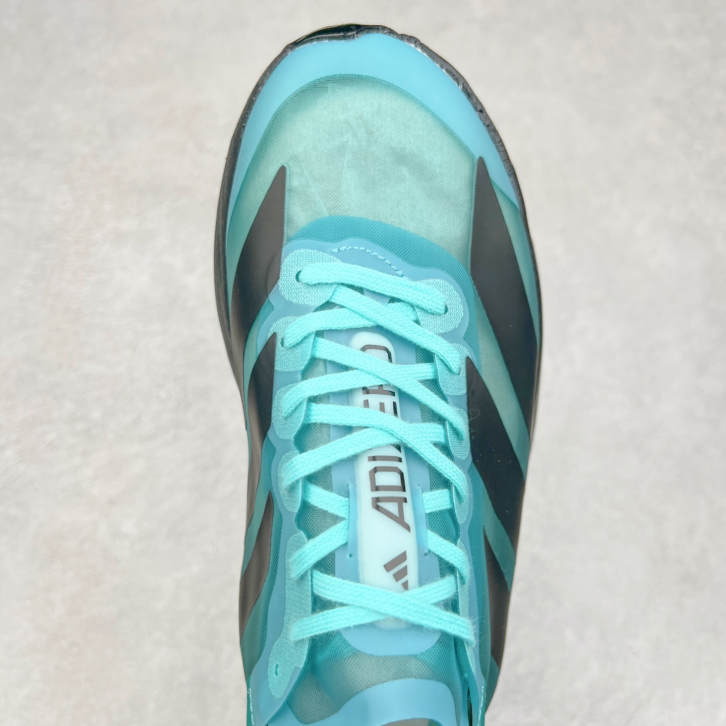 图片[4]-AD Adizero Eva SL M 零度进化版系列低帮轻便透气竞速休闲运动慢跑鞋 IH5588 相信大家对去年 adidas 横空出世的「顶级超跑」adiZero Adios Pro EVO 1 记忆犹新！不仅登顶阿迪史上最轻跑鞋宝座，更在接下来的全球马拉松赛事中，持续书写着惊人成绩，被网友戏称新一代「阿迪神鞋」全网刷屏！极简设计语言与强烈速度感和存在感的鞋侧三线，让人过目不忘，特别种草！其中定位于中长跑训练的 adidas Adizero Evo SL，整体外观造型与 adiZero Adios Pro EVO 1 非常相似。中底配置方面搭载全掌 Lightstrike Pro，鞋面采用透气网面示人，契合日常训练鞋的定位，更加耐用。外底给到了马牌橡胶，及类似上代竞速旗舰 adidas Adizero Adios Pro 3 区域分布。整体看下来无论是外观的鲜明辨识度，还是配置的扎实程度都很顶。尺码：36 36⅔ 37⅓ 38 38⅔ 39⅓ 40 40⅔ 41⅓ 42 42⅔ 43⅓ 44 45-选品中心