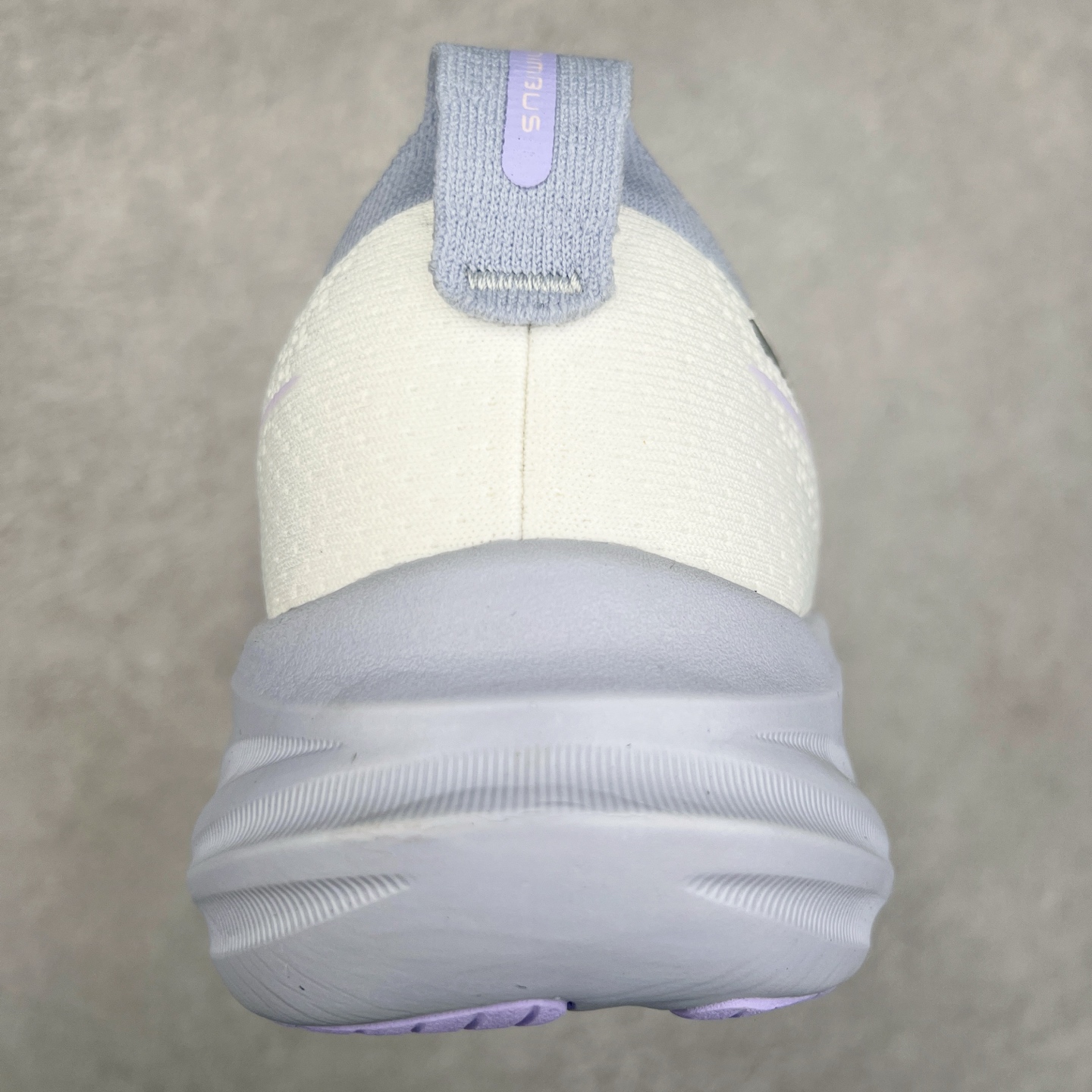 图片[8]-Asics GEL-Nimbus 26 亚瑟士缓震跑鞋 近年复古风潮的势头很旺 ASICS一直坚信保持身体的健康与活力是打造健康快乐的生活方式的最佳途径 ASICS为复古鞋型注入新设计 为玩家的街头穿搭提供了更多可能 GEL-NIMBUSTM9运动鞋最初是为中立和仰卧跑步者设计的长距离训练器 采用原始材料和关键细节重新设计 其Y2K时代的工业外观也被大胆的对比和色块所抵消 尺码：36 36.5 37.5 38 38.5 39 40 40.5 41.5 42 42.5 43.5 44 44.5 45-选品中心