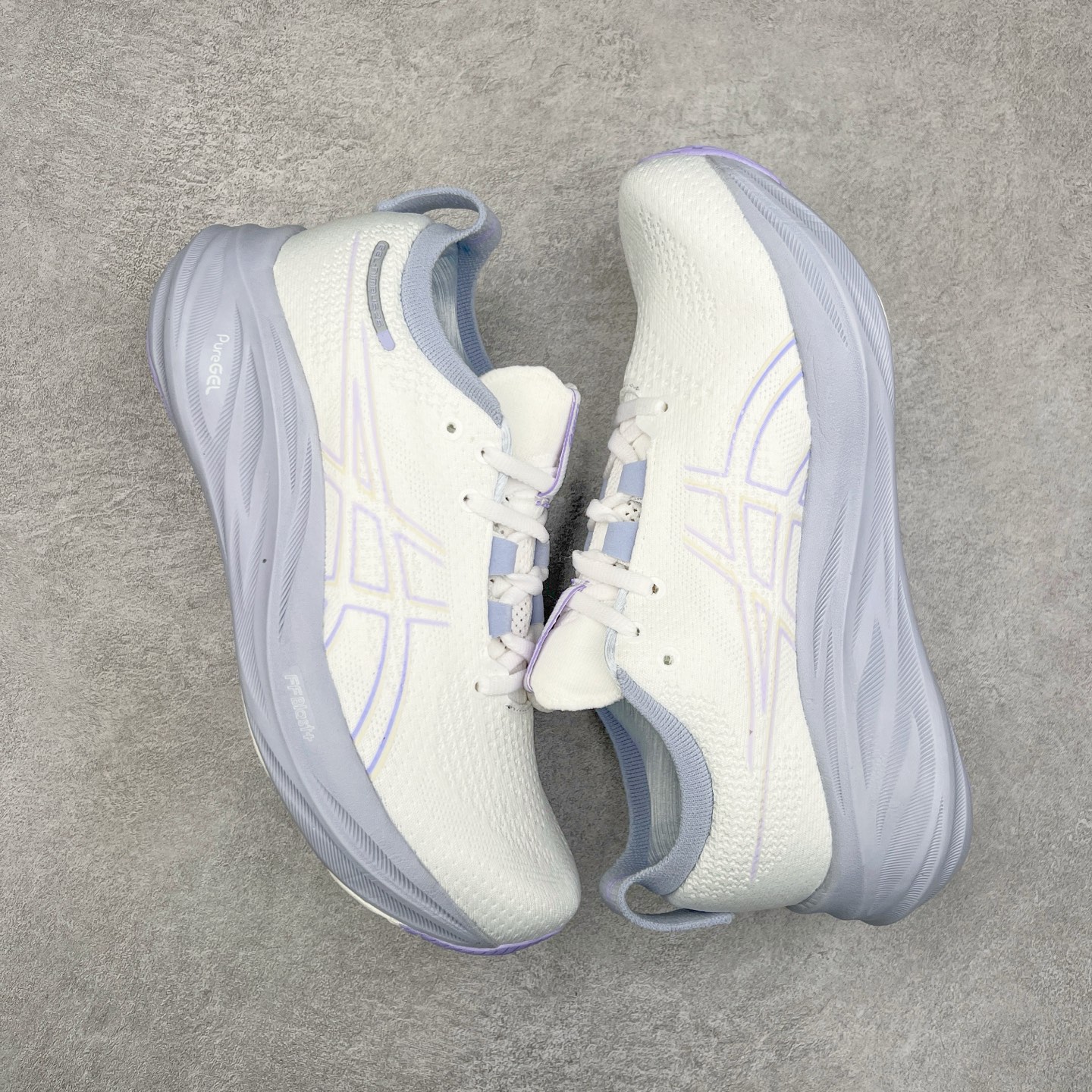 图片[3]-Asics GEL-Nimbus 26 亚瑟士缓震跑鞋 近年复古风潮的势头很旺 ASICS一直坚信保持身体的健康与活力是打造健康快乐的生活方式的最佳途径 ASICS为复古鞋型注入新设计 为玩家的街头穿搭提供了更多可能 GEL-NIMBUSTM9运动鞋最初是为中立和仰卧跑步者设计的长距离训练器 采用原始材料和关键细节重新设计 其Y2K时代的工业外观也被大胆的对比和色块所抵消 尺码：36 36.5 37.5 38 38.5 39 40 40.5 41.5 42 42.5 43.5 44 44.5 45-选品中心