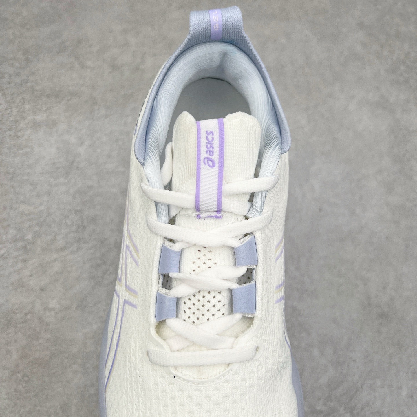 图片[5]-Asics GEL-Nimbus 26 亚瑟士缓震跑鞋 近年复古风潮的势头很旺 ASICS一直坚信保持身体的健康与活力是打造健康快乐的生活方式的最佳途径 ASICS为复古鞋型注入新设计 为玩家的街头穿搭提供了更多可能 GEL-NIMBUSTM9运动鞋最初是为中立和仰卧跑步者设计的长距离训练器 采用原始材料和关键细节重新设计 其Y2K时代的工业外观也被大胆的对比和色块所抵消 尺码：36 36.5 37.5 38 38.5 39 40 40.5 41.5 42 42.5 43.5 44 44.5 45-选品中心