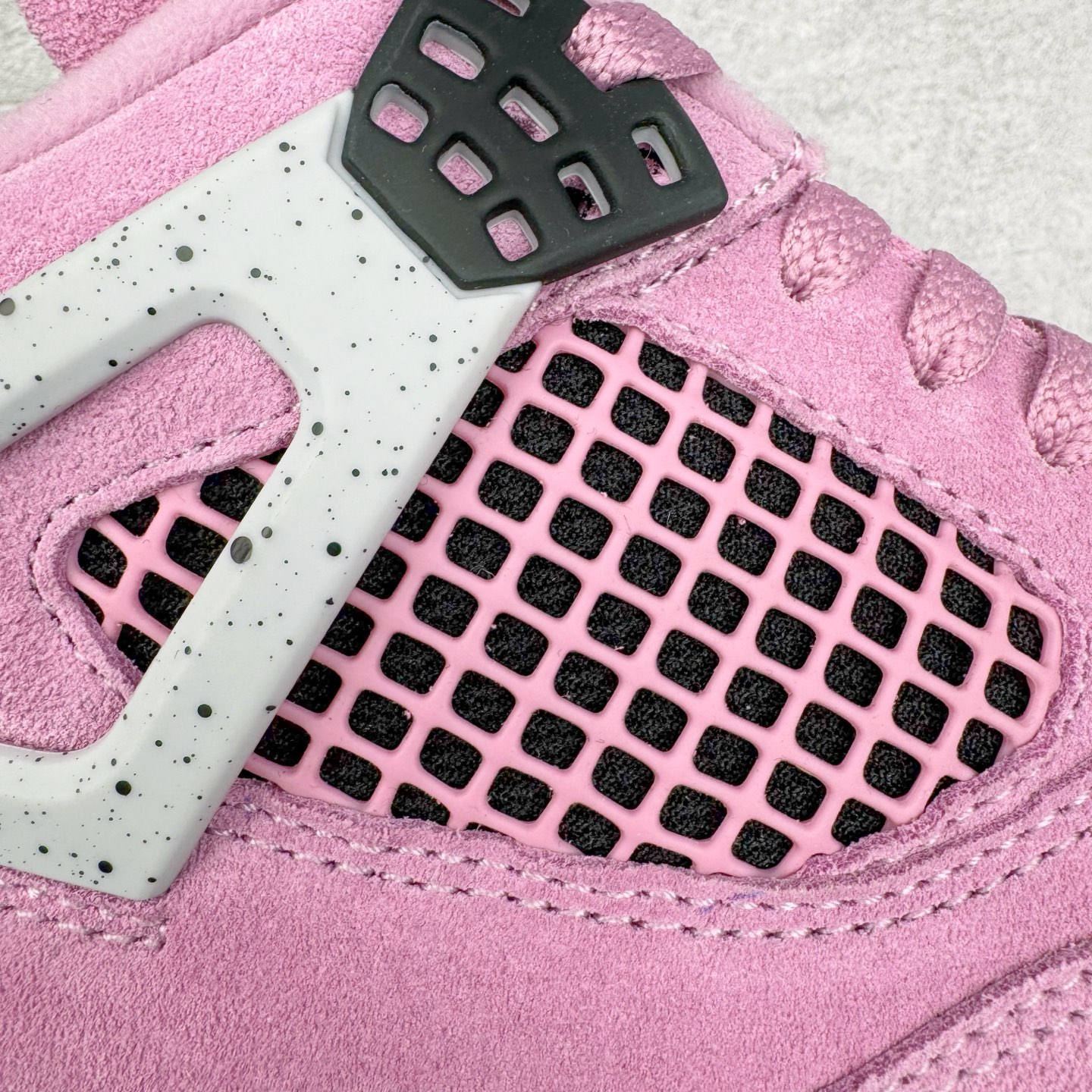 图片[19]-＃OG纯原 Air Jordan AJ4 WMNS \\\”Orchid\\\”猛男粉 AQ9129-501 耗时多个月巨作 重金购买原楦原纸板 确保原汁原味 完美呈现四代版型 原厂织唛标 市面唯一采用原装皮料 正确网格工艺 全方位一致匹配官方细节 尺码：36 36.5 37.5 38 38.5 39 40 40.5 41 42 42.5 43 44 44.5 45 46 47.5-选品中心