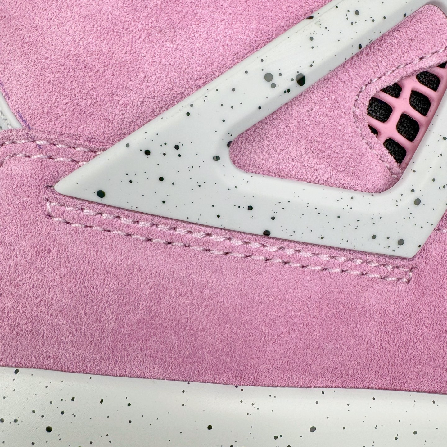 图片[18]-＃OG纯原 Air Jordan AJ4 WMNS \\\”Orchid\\\”猛男粉 AQ9129-501 耗时多个月巨作 重金购买原楦原纸板 确保原汁原味 完美呈现四代版型 原厂织唛标 市面唯一采用原装皮料 正确网格工艺 全方位一致匹配官方细节 尺码：36 36.5 37.5 38 38.5 39 40 40.5 41 42 42.5 43 44 44.5 45 46 47.5-选品中心