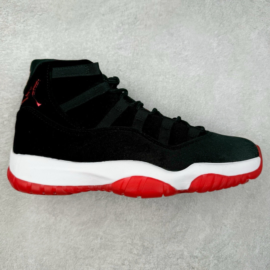 ＃KZ神版 Air Jordan AJ11 Retro High 高帮系列 市场中端王者 耗时半年巨作 全套原纸板楦头开发 确保原汁原味 完美呈现11代版型 此版本只针对中端市场 皮料材质有所更替 其他数据细节工艺流程均保持一致绝不口嗨 细节品控鞋型随意秒杀市面3XX 原楦原档案数据开模打造 原厂中底拉帮钢印 原厂进口漆皮 防冻不开裂 原装鞋撑 水晶大底正确色度色泽 原楦原数据刺绣 原厂车缝走线及对位 毫厘不差 飞人logo采用原数据电脑刺绣 原装正品碳纤维真实碳板 增强抗扭 原内标 原盒标 正确官方原盒 防氧化水晶外底 原厂配套全掌solo气垫 进口港宝加持 后跟自然饱满 全鞋荧光划线卡点 追求极致完美 每一双都是工艺品 多重QC质检 超越公司货的品控标准 实实在在的免检产品 尺码：36 36.5 37.5 38 38.5 39 40 40.5 41 42 42.5 43 44 44.5 45 46 47.5-选品中心