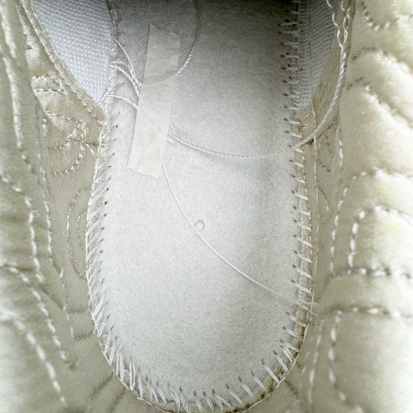 图片[11]-＃原盒版 NK Dunk Low 蛇年限定 米白绿 HV5980-231 全新支线性价比拉满 迎合行情定价 正确头层皮料 细节均购入原鞋校对开发 全套原纸板楦头加持 细节品控鞋型稳定 独家私模官方最新原厂磨具打造大底 鞋头坡度极致还原 原盒原配 玻璃冲刀 超高清洁度 全鞋零毛边皮料切割 正确中底布背胶中底布拉帮走线 尺码：36 36.5 37.5 38 38.5 39 40 40.5 41 42 42.5 43 44 44.5 45 46-选品中心