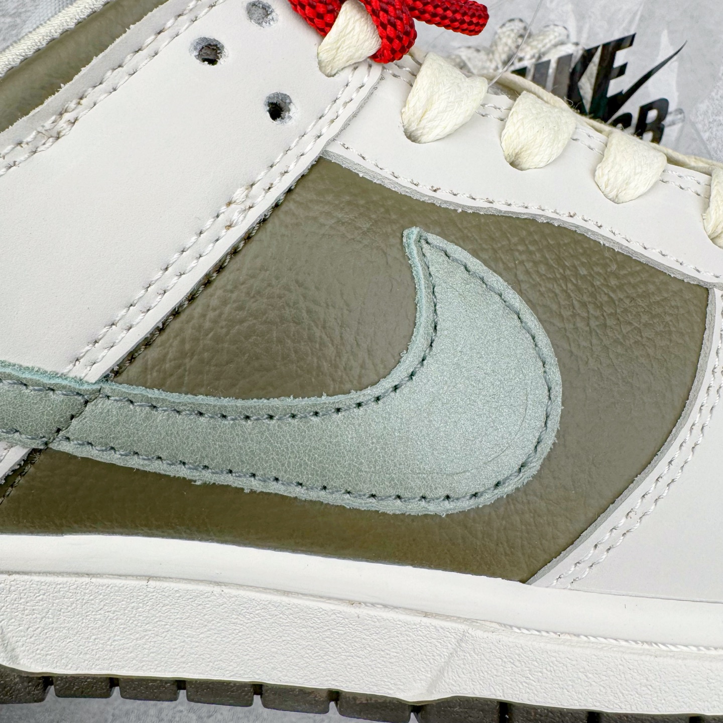 图片[21]-＃原盒版 NK Dunk Low 蛇年限定 米白绿 HV5980-231 全新支线性价比拉满 迎合行情定价 正确头层皮料 细节均购入原鞋校对开发 全套原纸板楦头加持 细节品控鞋型稳定 独家私模官方最新原厂磨具打造大底 鞋头坡度极致还原 原盒原配 玻璃冲刀 超高清洁度 全鞋零毛边皮料切割 正确中底布背胶中底布拉帮走线 尺码：36 36.5 37.5 38 38.5 39 40 40.5 41 42 42.5 43 44 44.5 45 46-选品中心