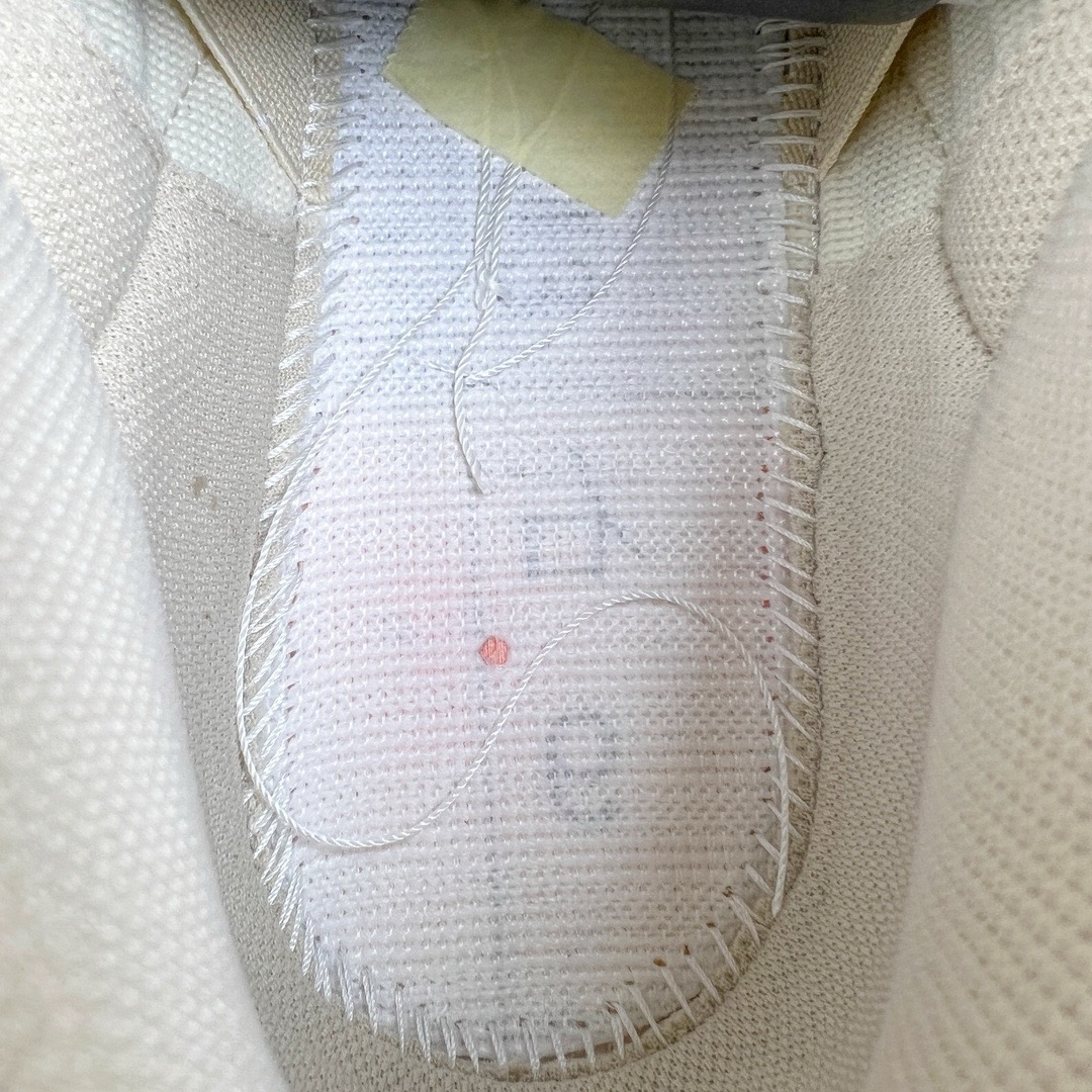 图片[17]-＃KZ神版 J Balvin x Air Jordan AJ3 联名白蓝红 彩虹渐变 FN0344-901 独家外贸特供尺码含45.5 48.5 国内外口碑最好最推荐的产品 市场中端王者 亲自操刀耗时半年巨作 全套原纸板楦头开发 原厂大底磨具加持立体防滑纹理 原装可视Air Sole气垫 原汁原味最完美的三代版型 唯一正确鞋头趴度弧度高度鞋身腰线 此版本只针对中端市场 皮料材质有所更替 其他数据细节工艺流程均保持一致 绝不口嗨 细节品控鞋型随意秒杀市面3XX 4XX 原厂TPU后跟饰片 正确内里反口里网布 皮料菱角分明不变形无多余毛边 正确手工大底描漆拉丝 市场唯一原厂鞋扣模具 原厂织唛标 原厂飞人电绣工艺 尾指中部跳三针 独家绑鞋带手法 印刷中底布 四线拉帮 米色美纹纸贴合固定 进口港宝加持 后跟自然饱满 全鞋荧光划线卡点 追求极致完美 每一双都是工艺品 多重QC质检 超越公司货的品控标准 实实在在的免检产品 尺码：40 40.5 41 42 42.5 43 44 44.5 45 45.5 46 47.5 48.5-选品中心