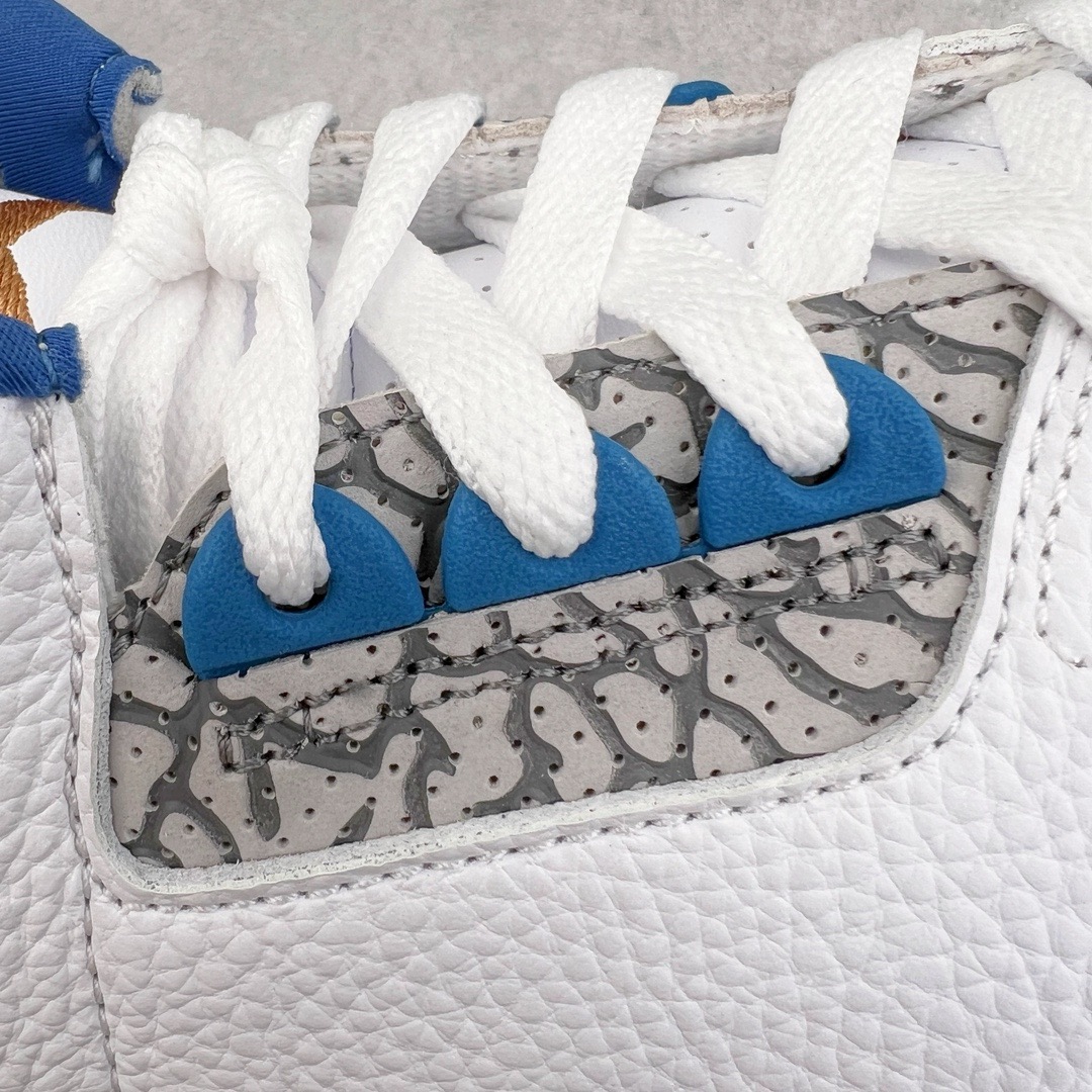 图片[18]-＃KZ神版 Air Jordan AJ3 Retro 奇才白蓝 CT8532-148 独家外贸特供尺码含45.5 48.5 国内外口碑最好最推荐的产品 市场中端王者 亲自操刀耗时半年巨作 全套原纸板楦头开发 原厂大底磨具加持立体防滑纹理 原装可视Air Sole气垫 原汁原味最完美的三代版型 唯一正确鞋头趴度弧度高度鞋身腰线 此版本只针对中端市场 皮料材质有所更替 其他数据细节工艺流程均保持一致 绝不口嗨 细节品控鞋型随意秒杀市面3XX 4XX 原厂TPU后跟饰片 正确内里反口里网布 皮料菱角分明不变形无多余毛边 正确手工大底描漆拉丝 市场唯一原厂鞋扣模具 原厂织唛标 原厂飞人电绣工艺 尾指中部跳三针 独家绑鞋带手法 印刷中底布 四线拉帮 米色美纹纸贴合固定 进口港宝加持 后跟自然饱满 全鞋荧光划线卡点 追求极致完美 每一双都是工艺品 多重QC质检 超越公司货的品控标准 实实在在的免检产品 尺码：40 40.5 41 42 42.5 43 44 44.5 45 45.5 46 47.5 48.5-选品中心