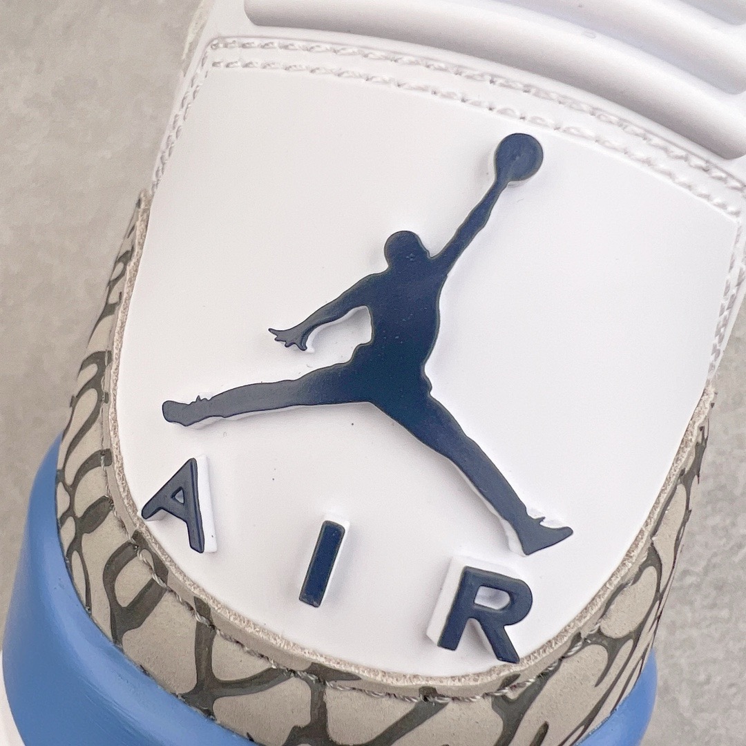 图片[12]-＃KZ神版 Air Jordan AJ3 Retro 北卡蓝 CT8532-104 独家外贸特供尺码含45.5 48.5 国内外口碑最好最推荐的产品 市场中端王者 亲自操刀耗时半年巨作 全套原纸板楦头开发 原厂大底磨具加持立体防滑纹理 原装可视Air Sole气垫 原汁原味最完美的三代版型 唯一正确鞋头趴度弧度高度鞋身腰线 此版本只针对中端市场 皮料材质有所更替 其他数据细节工艺流程均保持一致 绝不口嗨 细节品控鞋型随意秒杀市面3XX 4XX 原厂TPU后跟饰片 正确内里反口里网布 皮料菱角分明不变形无多余毛边 正确手工大底描漆拉丝 市场唯一原厂鞋扣模具 原厂织唛标 原厂飞人电绣工艺 尾指中部跳三针 独家绑鞋带手法 印刷中底布 四线拉帮 米色美纹纸贴合固定 进口港宝加持 后跟自然饱满 全鞋荧光划线卡点 追求极致完美 每一双都是工艺品 多重QC质检 超越公司货的品控标准 实实在在的免检产品 尺码：40 40.5 41 42 42.5 43 44 44.5 45 45.5 46 47.5 48.5-选品中心