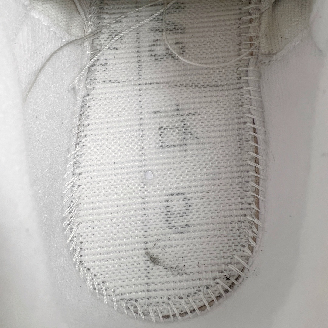 图片[18]-＃KZ神版 Air Jordan AJ3 Retro 北卡蓝 CT8532-104 独家外贸特供尺码含45.5 48.5 国内外口碑最好最推荐的产品 市场中端王者 亲自操刀耗时半年巨作 全套原纸板楦头开发 原厂大底磨具加持立体防滑纹理 原装可视Air Sole气垫 原汁原味最完美的三代版型 唯一正确鞋头趴度弧度高度鞋身腰线 此版本只针对中端市场 皮料材质有所更替 其他数据细节工艺流程均保持一致 绝不口嗨 细节品控鞋型随意秒杀市面3XX 4XX 原厂TPU后跟饰片 正确内里反口里网布 皮料菱角分明不变形无多余毛边 正确手工大底描漆拉丝 市场唯一原厂鞋扣模具 原厂织唛标 原厂飞人电绣工艺 尾指中部跳三针 独家绑鞋带手法 印刷中底布 四线拉帮 米色美纹纸贴合固定 进口港宝加持 后跟自然饱满 全鞋荧光划线卡点 追求极致完美 每一双都是工艺品 多重QC质检 超越公司货的品控标准 实实在在的免检产品 尺码：40 40.5 41 42 42.5 43 44 44.5 45 45.5 46 47.5 48.5-选品中心