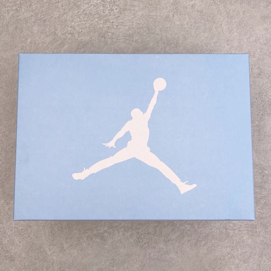 图片[10]-＃KZ神版 Air Jordan AJ3 Retro 北卡蓝 CT8532-104 独家外贸特供尺码含45.5 48.5 国内外口碑最好最推荐的产品 市场中端王者 亲自操刀耗时半年巨作 全套原纸板楦头开发 原厂大底磨具加持立体防滑纹理 原装可视Air Sole气垫 原汁原味最完美的三代版型 唯一正确鞋头趴度弧度高度鞋身腰线 此版本只针对中端市场 皮料材质有所更替 其他数据细节工艺流程均保持一致 绝不口嗨 细节品控鞋型随意秒杀市面3XX 4XX 原厂TPU后跟饰片 正确内里反口里网布 皮料菱角分明不变形无多余毛边 正确手工大底描漆拉丝 市场唯一原厂鞋扣模具 原厂织唛标 原厂飞人电绣工艺 尾指中部跳三针 独家绑鞋带手法 印刷中底布 四线拉帮 米色美纹纸贴合固定 进口港宝加持 后跟自然饱满 全鞋荧光划线卡点 追求极致完美 每一双都是工艺品 多重QC质检 超越公司货的品控标准 实实在在的免检产品 尺码：40 40.5 41 42 42.5 43 44 44.5 45 45.5 46 47.5 48.5-选品中心