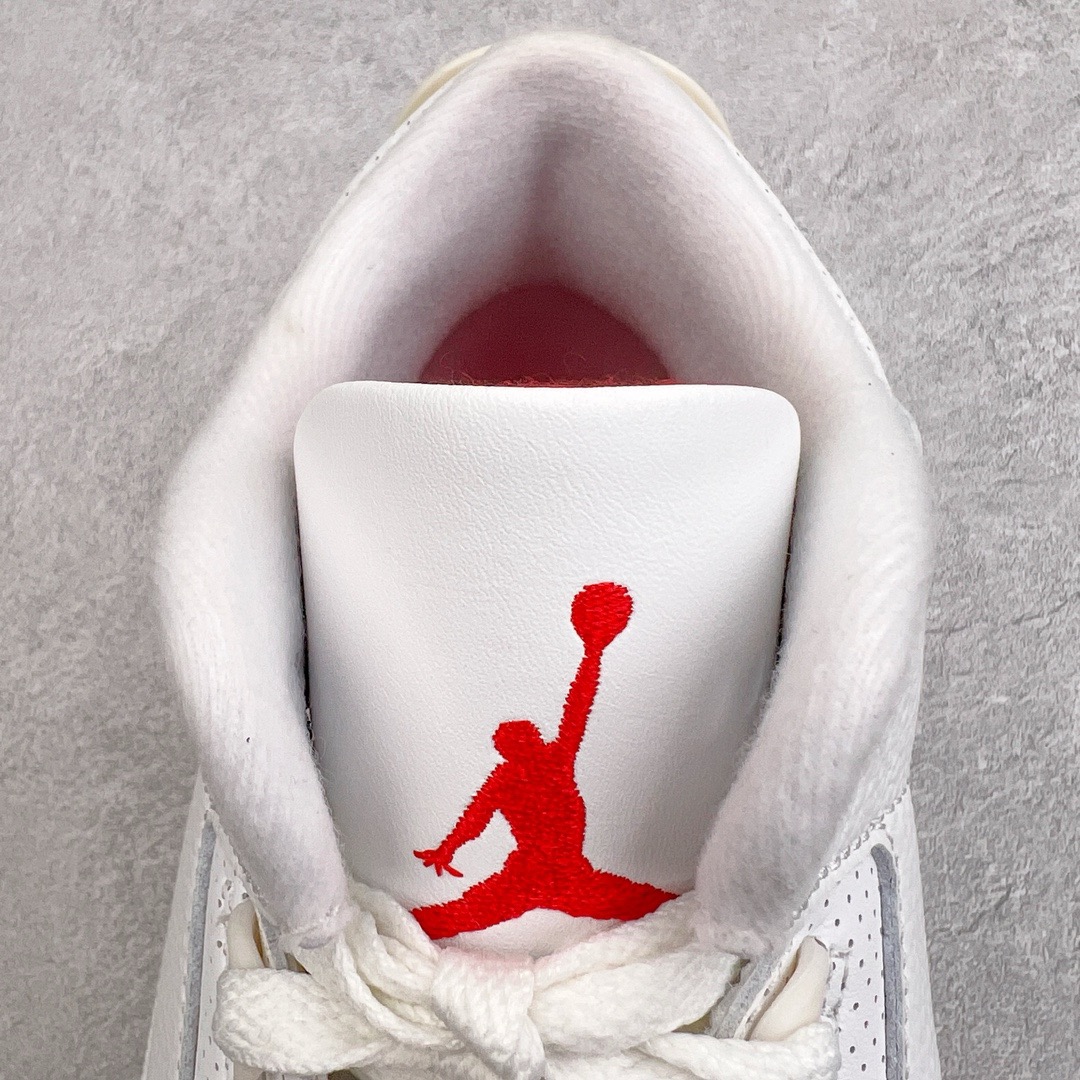 图片[14]-＃KZ神版 Air Jordan AJ3 Retro 做旧白水泥 DN3707-100 独家外贸特供尺码含45.5 48.5 国内外口碑最好最推荐的产品 市场中端王者 亲自操刀耗时半年巨作 全套原纸板楦头开发 原厂大底磨具加持立体防滑纹理 原装可视Air Sole气垫 原汁原味最完美的三代版型 唯一正确鞋头趴度弧度高度鞋身腰线 此版本只针对中端市场 皮料材质有所更替 其他数据细节工艺流程均保持一致 绝不口嗨 细节品控鞋型随意秒杀市面3XX 4XX 原厂TPU后跟饰片 正确内里反口里网布 皮料菱角分明不变形无多余毛边 正确手工大底描漆拉丝 市场唯一原厂鞋扣模具 原厂织唛标 原厂飞人电绣工艺 尾指中部跳三针 独家绑鞋带手法 印刷中底布 四线拉帮 米色美纹纸贴合固定 进口港宝加持 后跟自然饱满 全鞋荧光划线卡点 追求极致完美 每一双都是工艺品 多重QC质检 超越公司货的品控标准 实实在在的免检产品 尺码：40 40.5 41 42 42.5 43 44 44.5 45 45.5 46 47.5 48.5-选品中心