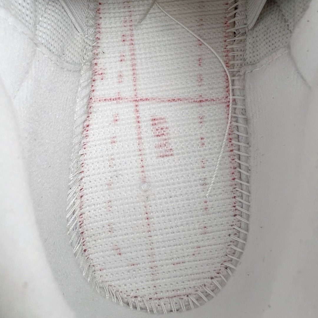 图片[15]-＃KZ神版 Air Jordan AJ3 Retro 做旧白水泥 DN3707-100 独家外贸特供尺码含45.5 48.5 国内外口碑最好最推荐的产品 市场中端王者 亲自操刀耗时半年巨作 全套原纸板楦头开发 原厂大底磨具加持立体防滑纹理 原装可视Air Sole气垫 原汁原味最完美的三代版型 唯一正确鞋头趴度弧度高度鞋身腰线 此版本只针对中端市场 皮料材质有所更替 其他数据细节工艺流程均保持一致 绝不口嗨 细节品控鞋型随意秒杀市面3XX 4XX 原厂TPU后跟饰片 正确内里反口里网布 皮料菱角分明不变形无多余毛边 正确手工大底描漆拉丝 市场唯一原厂鞋扣模具 原厂织唛标 原厂飞人电绣工艺 尾指中部跳三针 独家绑鞋带手法 印刷中底布 四线拉帮 米色美纹纸贴合固定 进口港宝加持 后跟自然饱满 全鞋荧光划线卡点 追求极致完美 每一双都是工艺品 多重QC质检 超越公司货的品控标准 实实在在的免检产品 尺码：40 40.5 41 42 42.5 43 44 44.5 45 45.5 46 47.5 48.5-选品中心