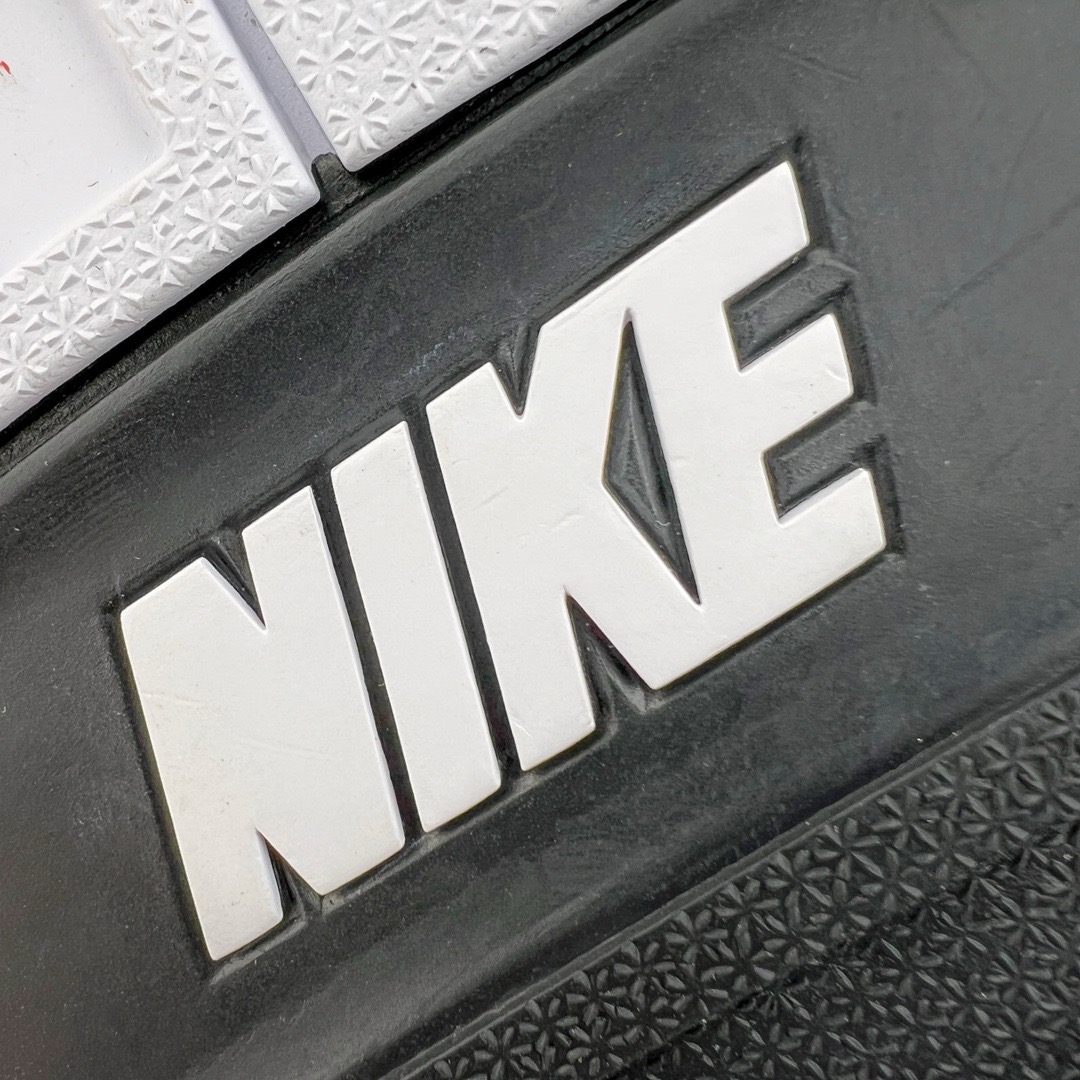 图片[17]-＃KZ神版 Fragment Design x Air Jordan AJ3 Retro 藤原浩闪电联名 DA3595-100 独家外贸特供尺码含45.5 48.5 国内外口碑最好最推荐的产品 市场中端王者 亲自操刀耗时半年巨作 全套原纸板楦头开发 原厂大底磨具加持立体防滑纹理 原装可视Air Sole气垫 原汁原味最完美的三代版型 唯一正确鞋头趴度弧度高度鞋身腰线 此版本只针对中端市场 皮料材质有所更替 其他数据细节工艺流程均保持一致 绝不口嗨 细节品控鞋型随意秒杀市面3XX 4XX 原厂TPU后跟饰片 正确内里反口里网布 皮料菱角分明不变形无多余毛边 正确手工大底描漆拉丝 市场唯一原厂鞋扣模具 原厂织唛标 原厂飞人电绣工艺 尾指中部跳三针 独家绑鞋带手法 印刷中底布 四线拉帮 米色美纹纸贴合固定 进口港宝加持 后跟自然饱满 全鞋荧光划线卡点 追求极致完美 每一双都是工艺品 多重QC质检 超越公司货的品控标准 实实在在的免检产品 尺码：40 40.5 41 42 42.5 43 44 44.5 45 45.5 46 47.5 48.5-选品中心