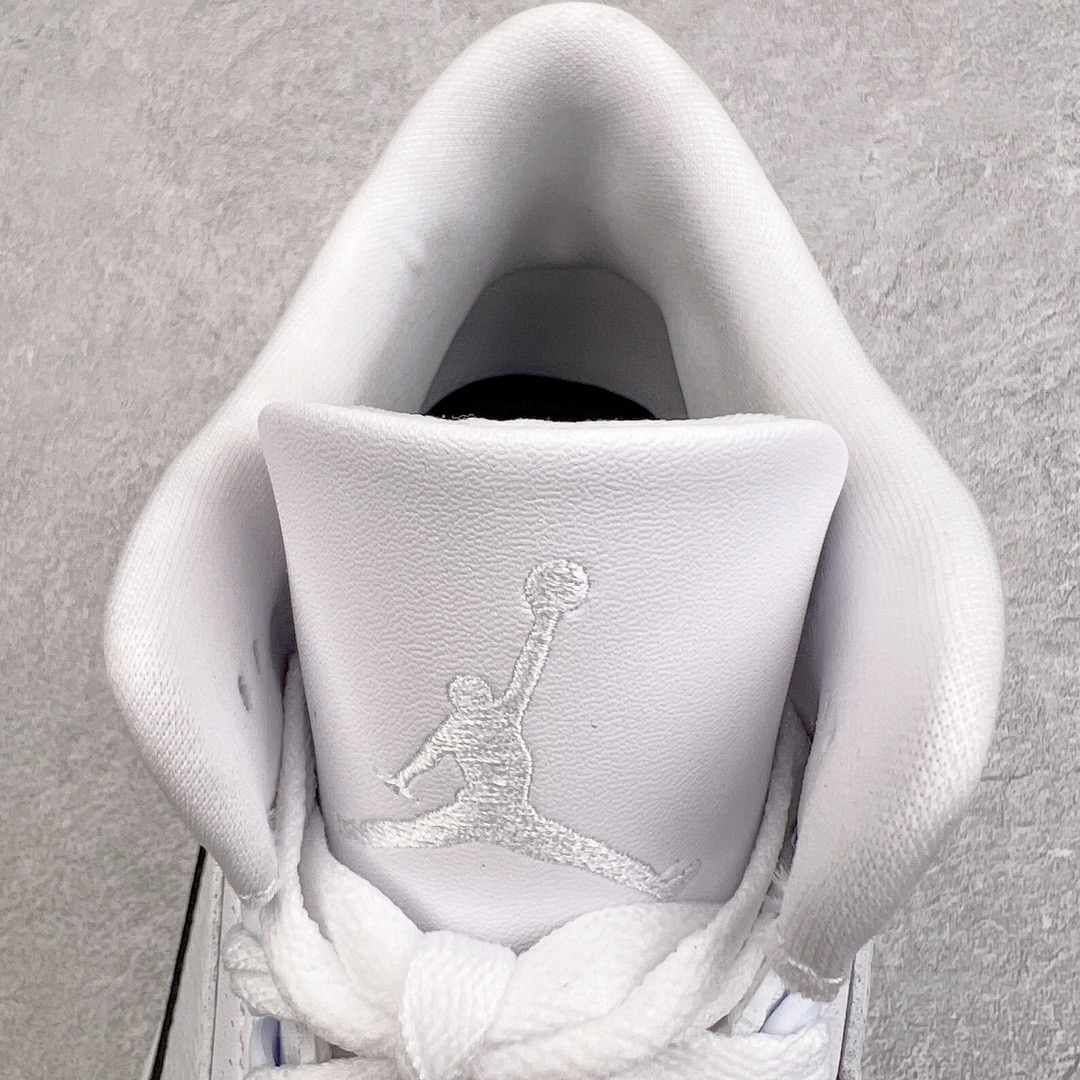 图片[12]-＃KZ神版 Fragment Design x Air Jordan AJ3 Retro 藤原浩闪电联名 DA3595-100 独家外贸特供尺码含45.5 48.5 国内外口碑最好最推荐的产品 市场中端王者 亲自操刀耗时半年巨作 全套原纸板楦头开发 原厂大底磨具加持立体防滑纹理 原装可视Air Sole气垫 原汁原味最完美的三代版型 唯一正确鞋头趴度弧度高度鞋身腰线 此版本只针对中端市场 皮料材质有所更替 其他数据细节工艺流程均保持一致 绝不口嗨 细节品控鞋型随意秒杀市面3XX 4XX 原厂TPU后跟饰片 正确内里反口里网布 皮料菱角分明不变形无多余毛边 正确手工大底描漆拉丝 市场唯一原厂鞋扣模具 原厂织唛标 原厂飞人电绣工艺 尾指中部跳三针 独家绑鞋带手法 印刷中底布 四线拉帮 米色美纹纸贴合固定 进口港宝加持 后跟自然饱满 全鞋荧光划线卡点 追求极致完美 每一双都是工艺品 多重QC质检 超越公司货的品控标准 实实在在的免检产品 尺码：40 40.5 41 42 42.5 43 44 44.5 45 45.5 46 47.5 48.5-选品中心
