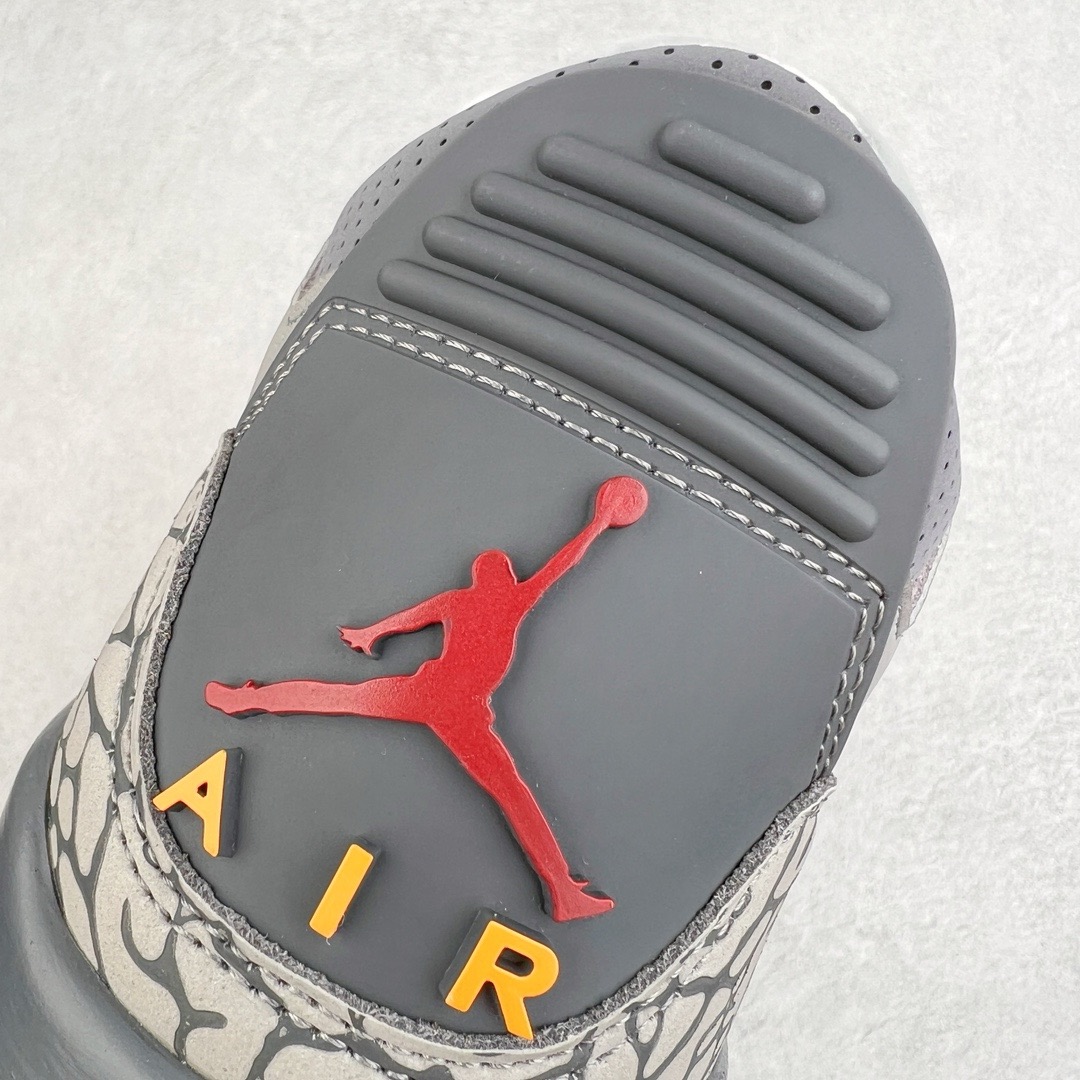 图片[14]-＃KZ神版 Air Jordan AJ3 Retro 酷灰 CT8532-012 独家外贸特供尺码含45.5 48.5 国内外口碑最好最推荐的产品 市场中端王者 亲自操刀耗时半年巨作 全套原纸板楦头开发 原厂大底磨具加持立体防滑纹理 原装可视Air Sole气垫 原汁原味最完美的三代版型 唯一正确鞋头趴度弧度高度鞋身腰线 此版本只针对中端市场 皮料材质有所更替 其他数据细节工艺流程均保持一致 绝不口嗨 细节品控鞋型随意秒杀市面3XX 4XX 原厂TPU后跟饰片 正确内里反口里网布 皮料菱角分明不变形无多余毛边 正确手工大底描漆拉丝 市场唯一原厂鞋扣模具 原厂织唛标 原厂飞人电绣工艺 尾指中部跳三针 独家绑鞋带手法 印刷中底布 四线拉帮 米色美纹纸贴合固定 进口港宝加持 后跟自然饱满 全鞋荧光划线卡点 追求极致完美 每一双都是工艺品 多重QC质检 超越公司货的品控标准 实实在在的免检产品 尺码：40 40.5 41 42 42.5 43 44 44.5 45 45.5 46 47.5 48.5-选品中心