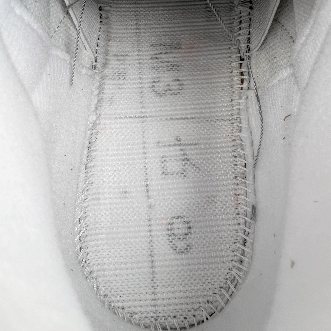 图片[17]-＃KZ神版 Air Jordan AJ3 Retro 酷灰 CT8532-012 独家外贸特供尺码含45.5 48.5 国内外口碑最好最推荐的产品 市场中端王者 亲自操刀耗时半年巨作 全套原纸板楦头开发 原厂大底磨具加持立体防滑纹理 原装可视Air Sole气垫 原汁原味最完美的三代版型 唯一正确鞋头趴度弧度高度鞋身腰线 此版本只针对中端市场 皮料材质有所更替 其他数据细节工艺流程均保持一致 绝不口嗨 细节品控鞋型随意秒杀市面3XX 4XX 原厂TPU后跟饰片 正确内里反口里网布 皮料菱角分明不变形无多余毛边 正确手工大底描漆拉丝 市场唯一原厂鞋扣模具 原厂织唛标 原厂飞人电绣工艺 尾指中部跳三针 独家绑鞋带手法 印刷中底布 四线拉帮 米色美纹纸贴合固定 进口港宝加持 后跟自然饱满 全鞋荧光划线卡点 追求极致完美 每一双都是工艺品 多重QC质检 超越公司货的品控标准 实实在在的免检产品 尺码：40 40.5 41 42 42.5 43 44 44.5 45 45.5 46 47.5 48.5-选品中心