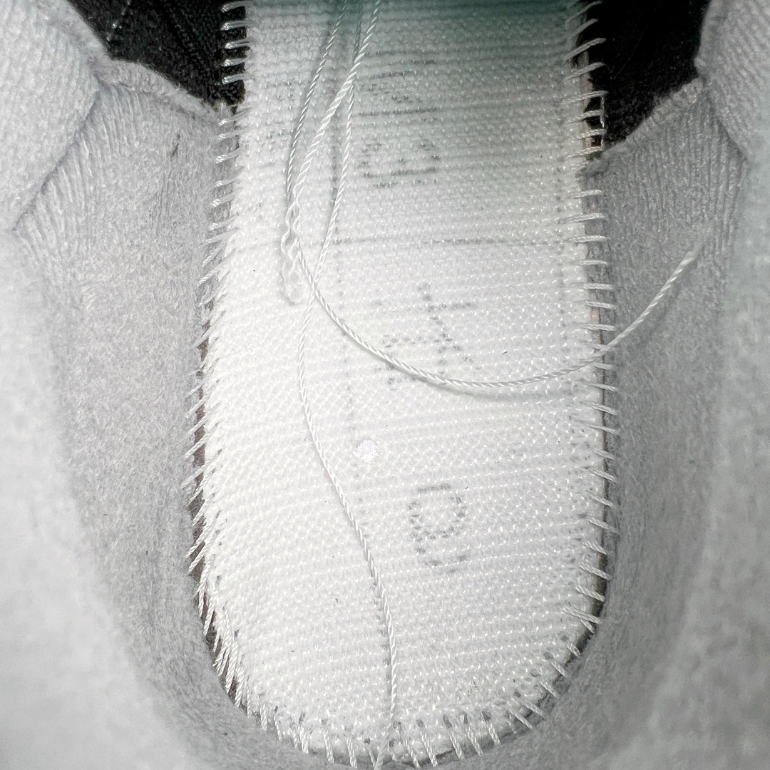 图片[17]-＃KZ神版 Air Jordan AJ3 Retro 黑绿 CT8532-030 独家外贸特供尺码含45.5 48.5 国内外口碑最好最推荐的产品 市场中端王者 亲自操刀耗时半年巨作 全套原纸板楦头开发 原厂大底磨具加持立体防滑纹理 原装可视Air Sole气垫 原汁原味最完美的三代版型 唯一正确鞋头趴度弧度高度鞋身腰线 此版本只针对中端市场 皮料材质有所更替 其他数据细节工艺流程均保持一致 绝不口嗨 细节品控鞋型随意秒杀市面3XX 4XX 原厂TPU后跟饰片 正确内里反口里网布 皮料菱角分明不变形无多余毛边 正确手工大底描漆拉丝 市场唯一原厂鞋扣模具 原厂织唛标 原厂飞人电绣工艺 尾指中部跳三针 独家绑鞋带手法 印刷中底布 四线拉帮 米色美纹纸贴合固定 进口港宝加持 后跟自然饱满 全鞋荧光划线卡点 追求极致完美 每一双都是工艺品 多重QC质检 超越公司货的品控标准 实实在在的免检产品 尺码：40 40.5 41 42 42.5 43 44 44.5 45 45.5 46 47.5 48.5-选品中心