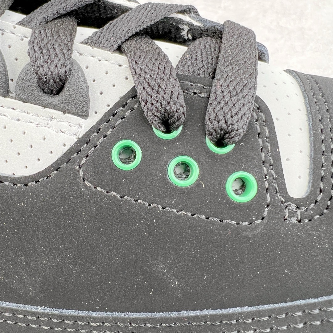 图片[14]-＃KZ神版 Air Jordan AJ3 Retro 黑绿 CT8532-030 独家外贸特供尺码含45.5 48.5 国内外口碑最好最推荐的产品 市场中端王者 亲自操刀耗时半年巨作 全套原纸板楦头开发 原厂大底磨具加持立体防滑纹理 原装可视Air Sole气垫 原汁原味最完美的三代版型 唯一正确鞋头趴度弧度高度鞋身腰线 此版本只针对中端市场 皮料材质有所更替 其他数据细节工艺流程均保持一致 绝不口嗨 细节品控鞋型随意秒杀市面3XX 4XX 原厂TPU后跟饰片 正确内里反口里网布 皮料菱角分明不变形无多余毛边 正确手工大底描漆拉丝 市场唯一原厂鞋扣模具 原厂织唛标 原厂飞人电绣工艺 尾指中部跳三针 独家绑鞋带手法 印刷中底布 四线拉帮 米色美纹纸贴合固定 进口港宝加持 后跟自然饱满 全鞋荧光划线卡点 追求极致完美 每一双都是工艺品 多重QC质检 超越公司货的品控标准 实实在在的免检产品 尺码：40 40.5 41 42 42.5 43 44 44.5 45 45.5 46 47.5 48.5-选品中心