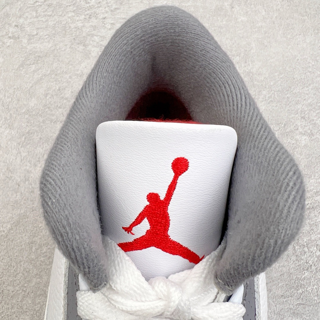 图片[10]-＃KZ神版 Air Jordan AJ3 Retro 白红 DN3707-160 独家外贸特供尺码含45.5 48.5 国内外口碑最好最推荐的产品 市场中端王者 亲自操刀耗时半年巨作 全套原纸板楦头开发 原厂大底磨具加持立体防滑纹理 原装可视Air Sole气垫 原汁原味最完美的三代版型 唯一正确鞋头趴度弧度高度鞋身腰线 此版本只针对中端市场 皮料材质有所更替 其他数据细节工艺流程均保持一致 绝不口嗨 细节品控鞋型随意秒杀市面3XX 4XX 原厂TPU后跟饰片 正确内里反口里网布 皮料菱角分明不变形无多余毛边 正确手工大底描漆拉丝 市场唯一原厂鞋扣模具 原厂织唛标 原厂飞人电绣工艺 尾指中部跳三针 独家绑鞋带手法 印刷中底布 四线拉帮 米色美纹纸贴合固定 进口港宝加持 后跟自然饱满 全鞋荧光划线卡点 追求极致完美 每一双都是工艺品 多重QC质检 超越公司货的品控标准 实实在在的免检产品 尺码：40 40.5 41 42 42.5 43 44 44.5 45 45.5 46 47.5 48.5-选品中心