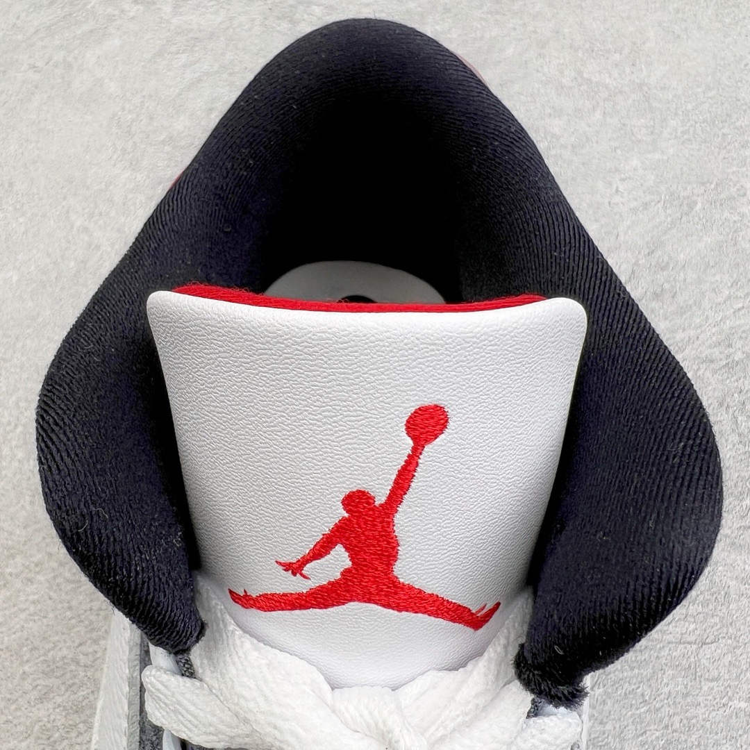 图片[14]-＃KZ神版 Air Jordan AJ3 Retro 火焰红 CZ6431-100 独家外贸特供尺码含45.5 48.5 国内外口碑最好最推荐的产品 市场中端王者 亲自操刀耗时半年巨作 全套原纸板楦头开发 原厂大底磨具加持立体防滑纹理 原装可视Air Sole气垫 原汁原味最完美的三代版型 唯一正确鞋头趴度弧度高度鞋身腰线 此版本只针对中端市场 皮料材质有所更替 其他数据细节工艺流程均保持一致 绝不口嗨 细节品控鞋型随意秒杀市面3XX 4XX 原厂TPU后跟饰片 正确内里反口里网布 皮料菱角分明不变形无多余毛边 正确手工大底描漆拉丝 市场唯一原厂鞋扣模具 原厂织唛标 原厂飞人电绣工艺 尾指中部跳三针 独家绑鞋带手法 印刷中底布 四线拉帮 米色美纹纸贴合固定 进口港宝加持 后跟自然饱满 全鞋荧光划线卡点 追求极致完美 每一双都是工艺品 多重QC质检 超越公司货的品控标准 实实在在的免检产品 尺码：40 40.5 41 42 42.5 43 44 44.5 45 45.5 46 47.5 48.5-选品中心