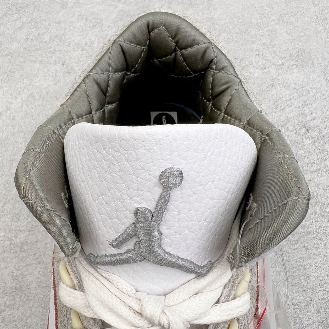 图片[13]-＃KZ神版 A Ma Maniére x Air Jordan AJ3 Retro AMM联名白紫灰 DH3434-110 独家外贸特供尺码含45.5 48.5 国内外口碑最好最推荐的产品 市场中端王者 亲自操刀耗时半年巨作 全套原纸板楦头开发 原厂大底磨具加持立体防滑纹理 原装可视Air Sole气垫 原汁原味最完美的三代版型 唯一正确鞋头趴度弧度高度鞋身腰线 此版本只针对中端市场 皮料材质有所更替 其他数据细节工艺流程均保持一致 绝不口嗨 细节品控鞋型随意秒杀市面3XX 4XX 原厂TPU后跟饰片 正确内里反口里网布 皮料菱角分明不变形无多余毛边 正确手工大底描漆拉丝 市场唯一原厂鞋扣模具 原厂织唛标 原厂飞人电绣工艺 尾指中部跳三针 独家绑鞋带手法 印刷中底布 四线拉帮 米色美纹纸贴合固定 进口港宝加持 后跟自然饱满 全鞋荧光划线卡点 追求极致完美 每一双都是工艺品 多重QC质检 超越公司货的品控标准 实实在在的免检产品 尺码：40 40.5 41 42 42.5 43 44 44.5 45 45.5 46 47.5 48.5-选品中心