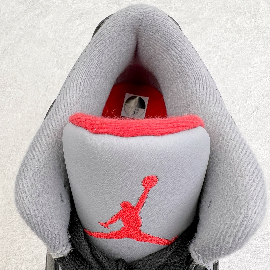 图片[12]-＃KZ神版 Air Jordan AJ3 Retro 黑水泥 854262-001 独家外贸特供尺码含45.5 48.5 国内外口碑最好最推荐的产品 市场中端王者 亲自操刀耗时半年巨作 全套原纸板楦头开发 原厂大底磨具加持立体防滑纹理 原装可视Air Sole气垫 原汁原味最完美的三代版型 唯一正确鞋头趴度弧度高度鞋身腰线 此版本只针对中端市场 皮料材质有所更替 其他数据细节工艺流程均保持一致 绝不口嗨 细节品控鞋型随意秒杀市面3XX 4XX 原厂TPU后跟饰片 正确内里反口里网布 皮料菱角分明不变形无多余毛边 正确手工大底描漆拉丝 市场唯一原厂鞋扣模具 原厂织唛标 原厂飞人电绣工艺 尾指中部跳三针 独家绑鞋带手法 印刷中底布 四线拉帮 米色美纹纸贴合固定 进口港宝加持 后跟自然饱满 全鞋荧光划线卡点 追求极致完美 每一双都是工艺品 多重QC质检 超越公司货的品控标准 实实在在的免检产品 尺码：40 40.5 41 42 42.5 43 44 44.5 45 45.5 46 47.5 48.5-选品中心